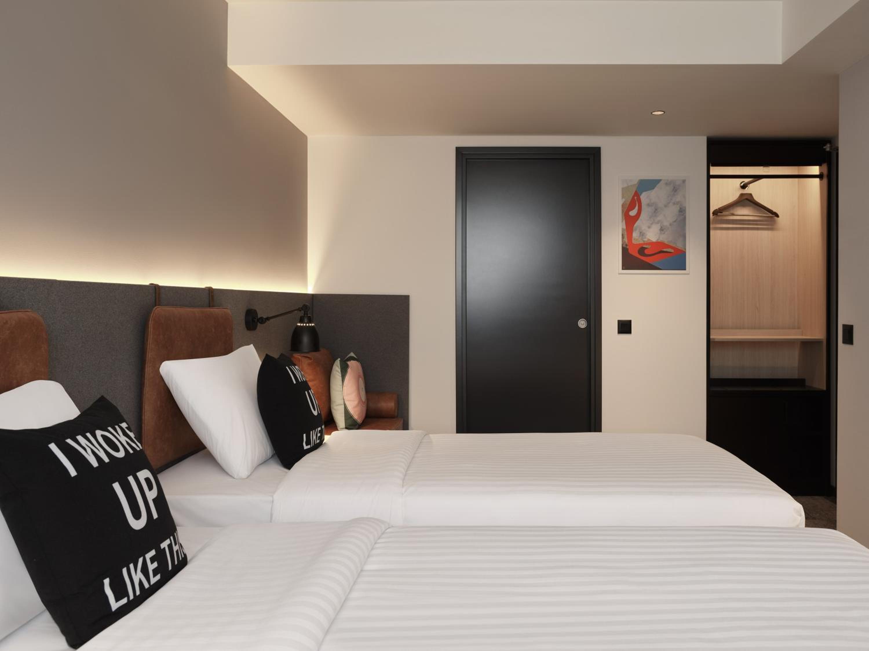 Playful Twin Room with City View - Photo 2