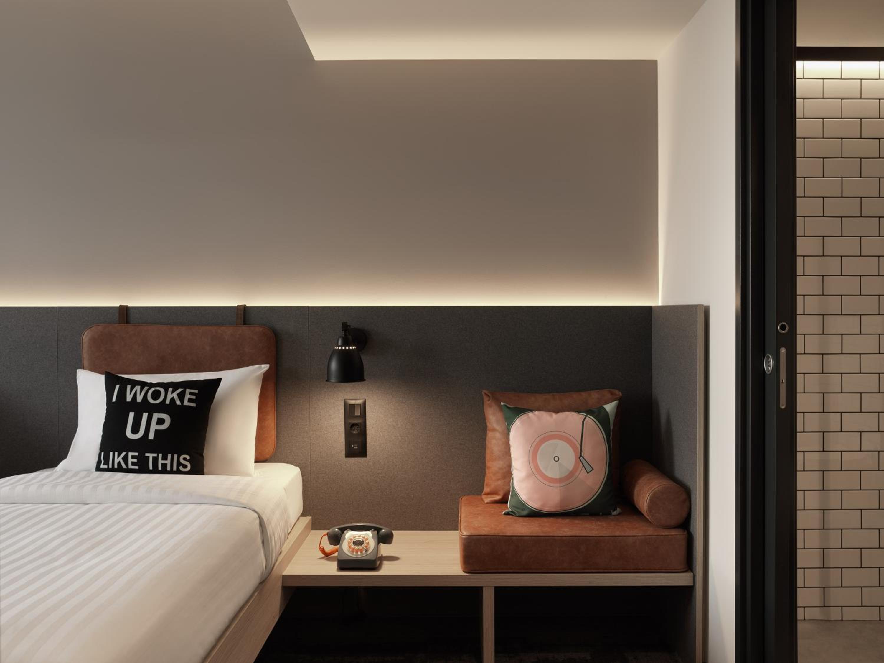 Playful Twin Room with City View - Photo 3