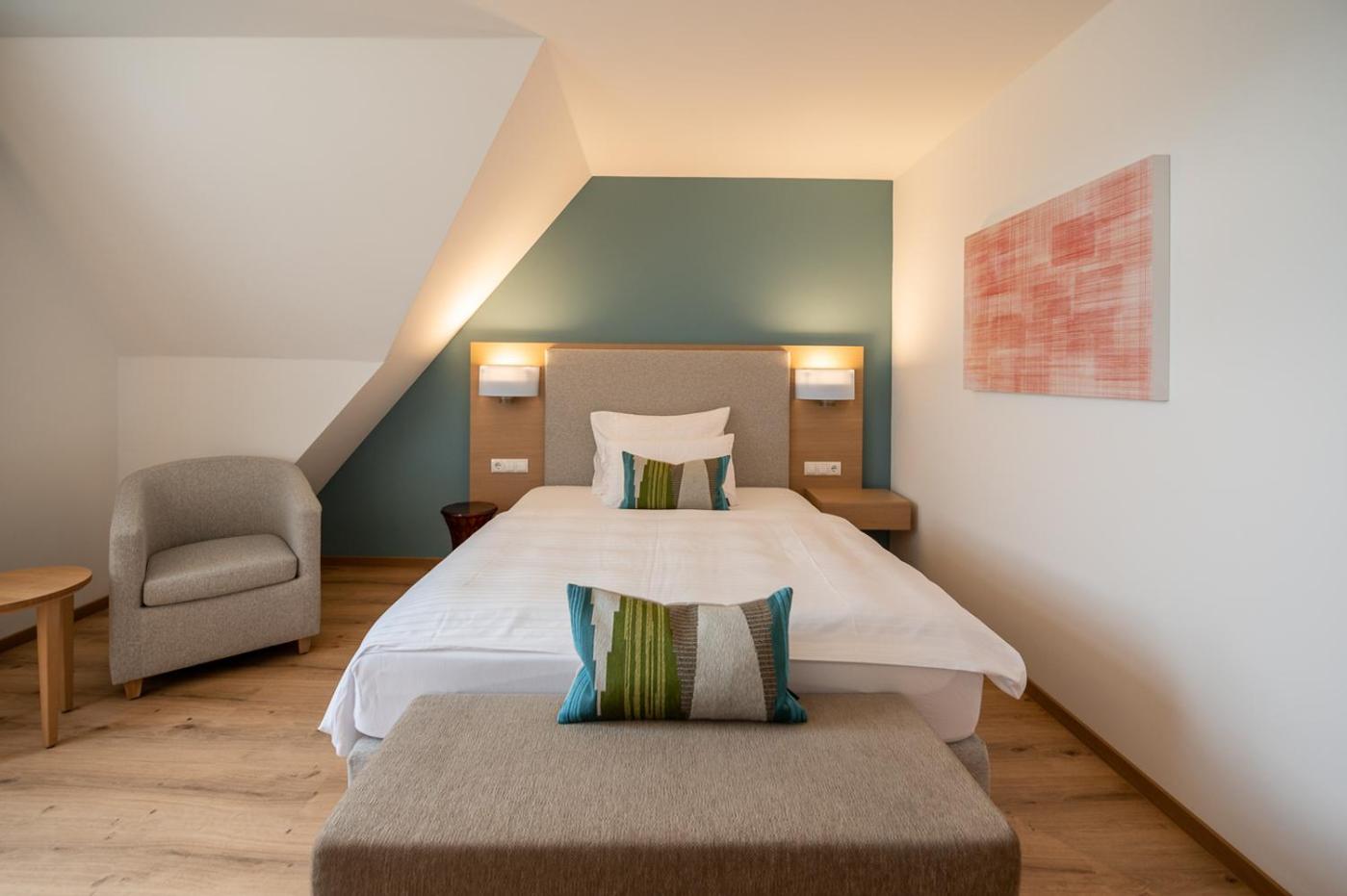 Standard Double Room with Lake View