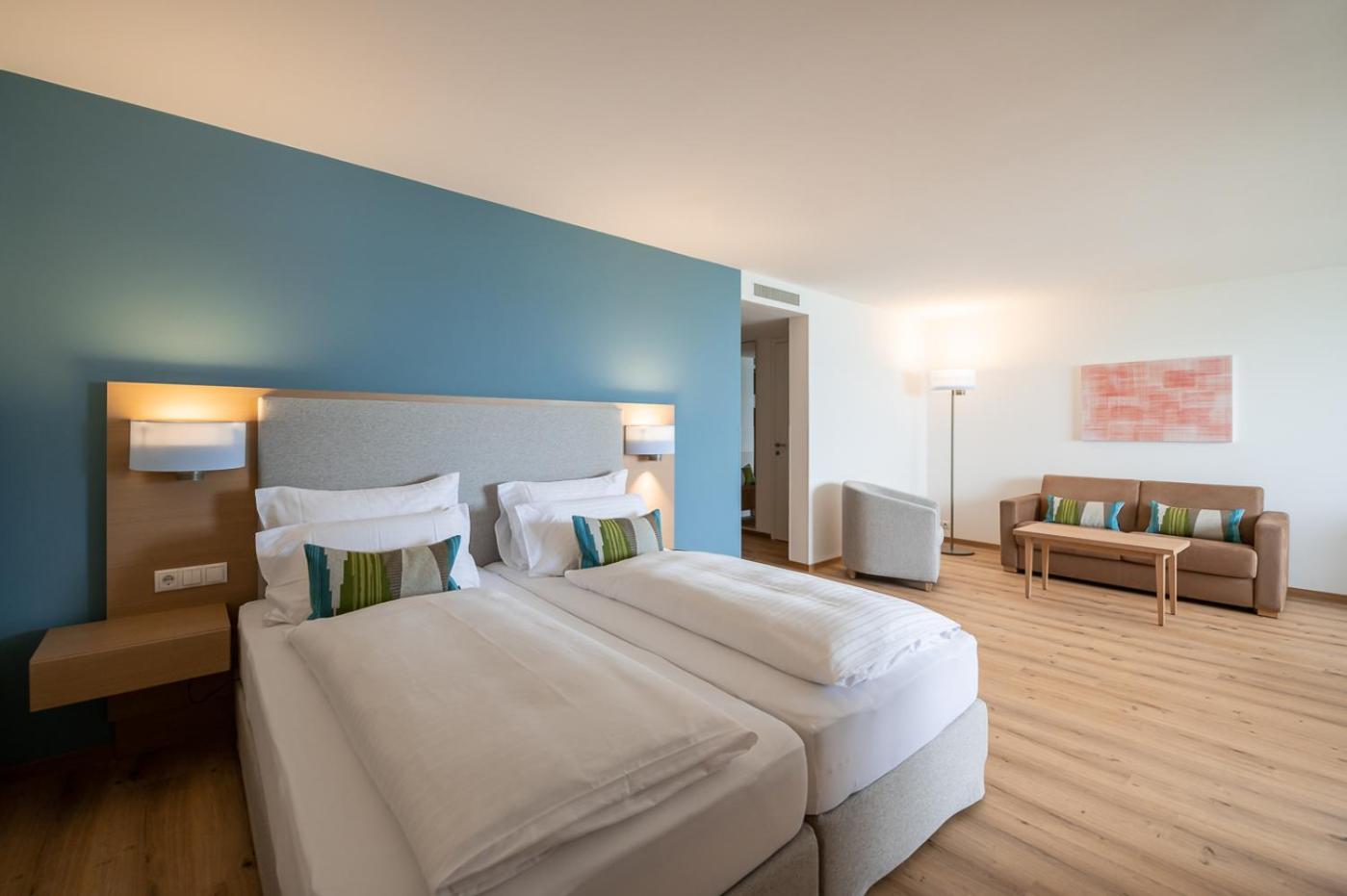 Junior Suite with Lake View - Photo 1