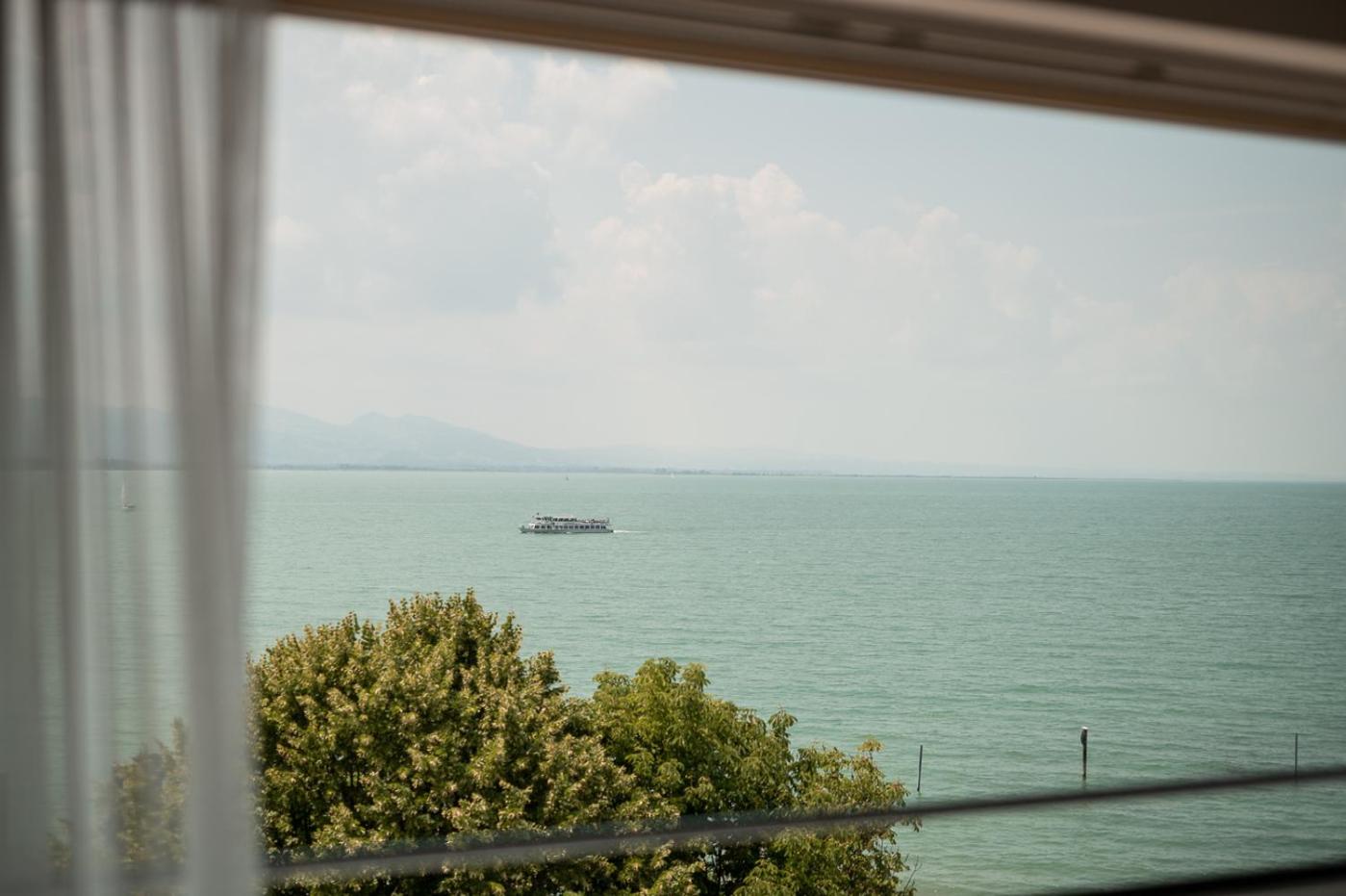 Junior Suite with Lake View - Photo 2