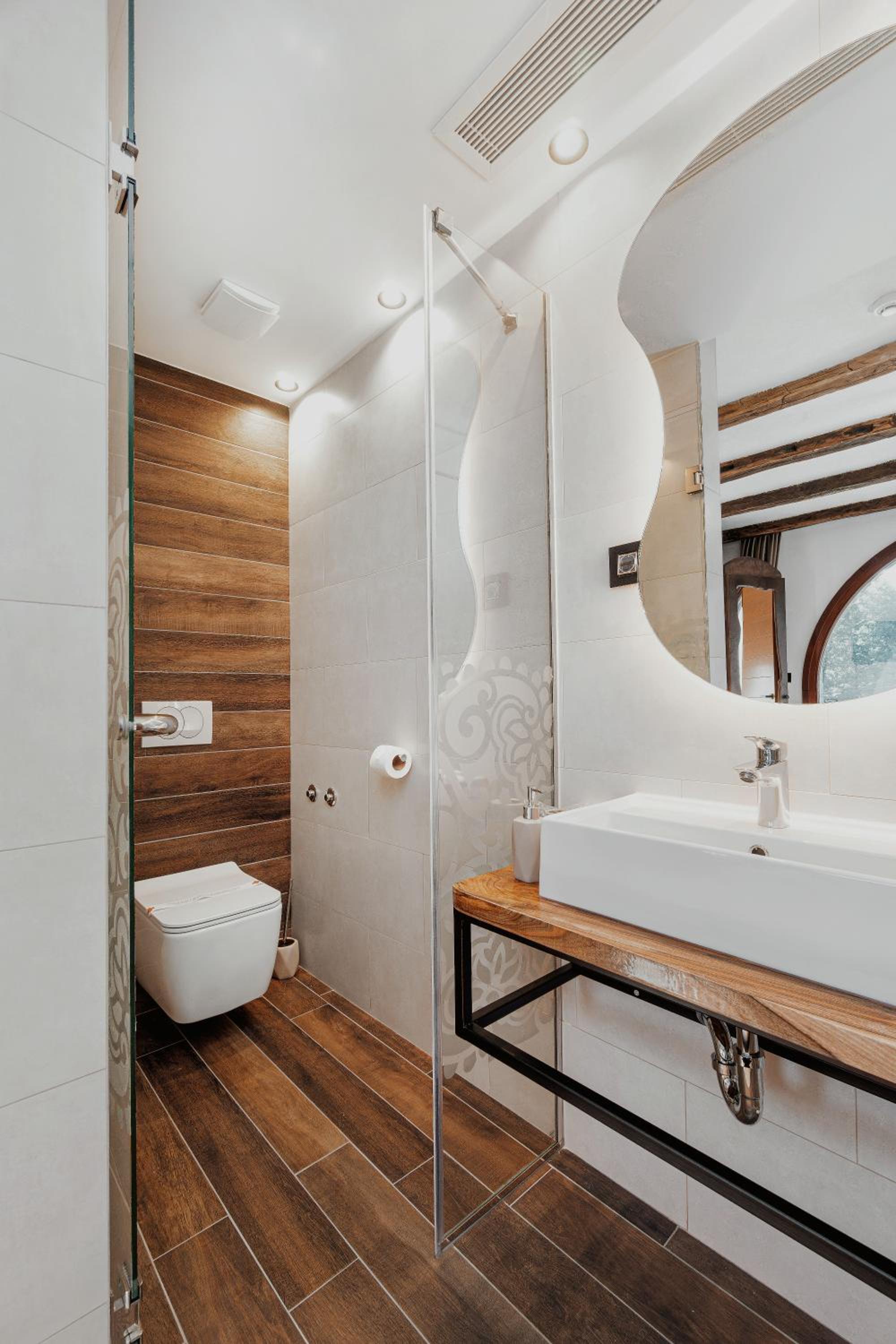 Deluxe Double Room with Shower - Photo 3