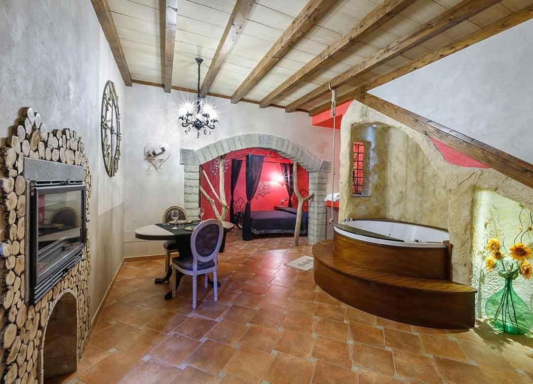 Deluxe Suite with Spa Bath photo 2