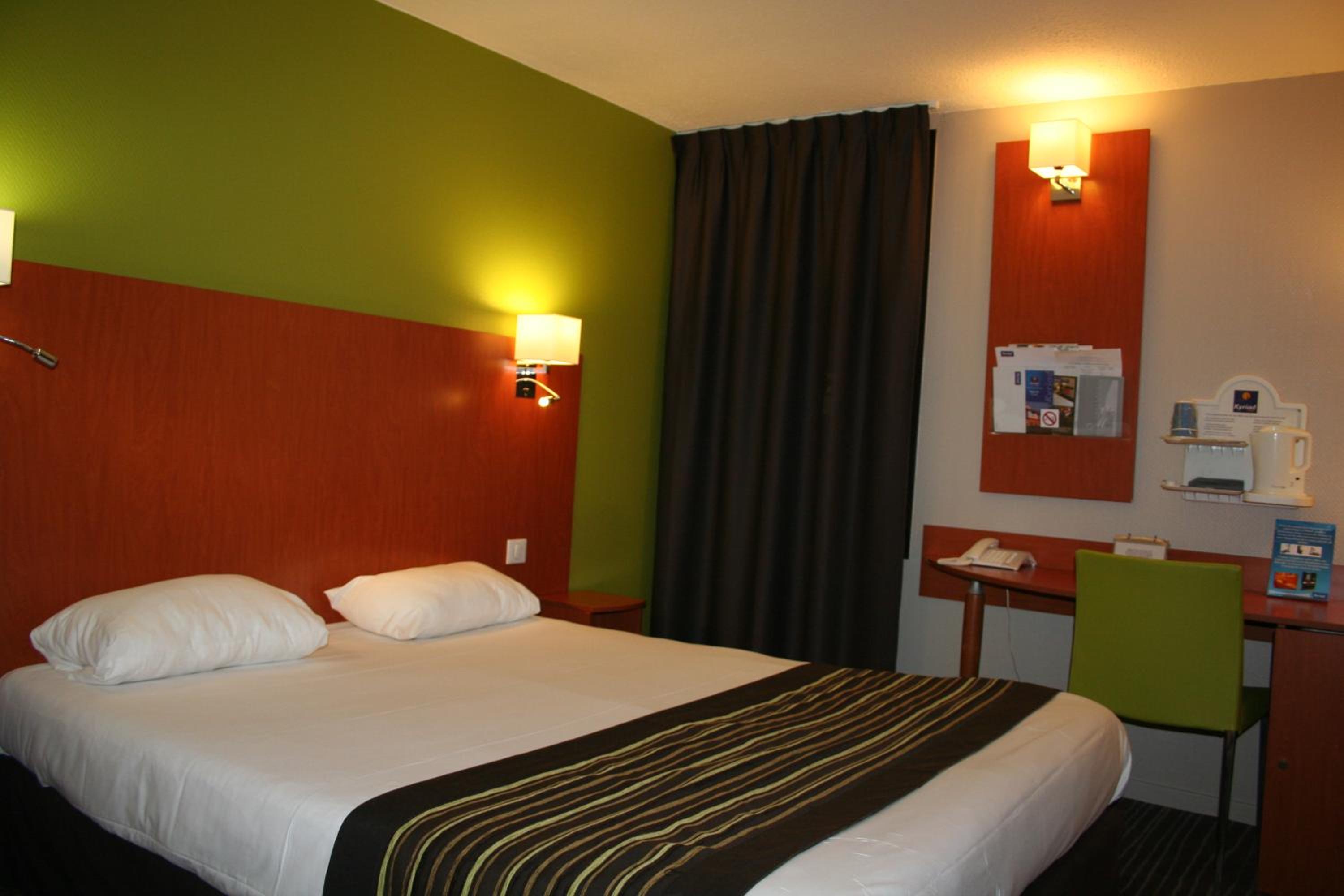 Standard Double Room - Photo 16