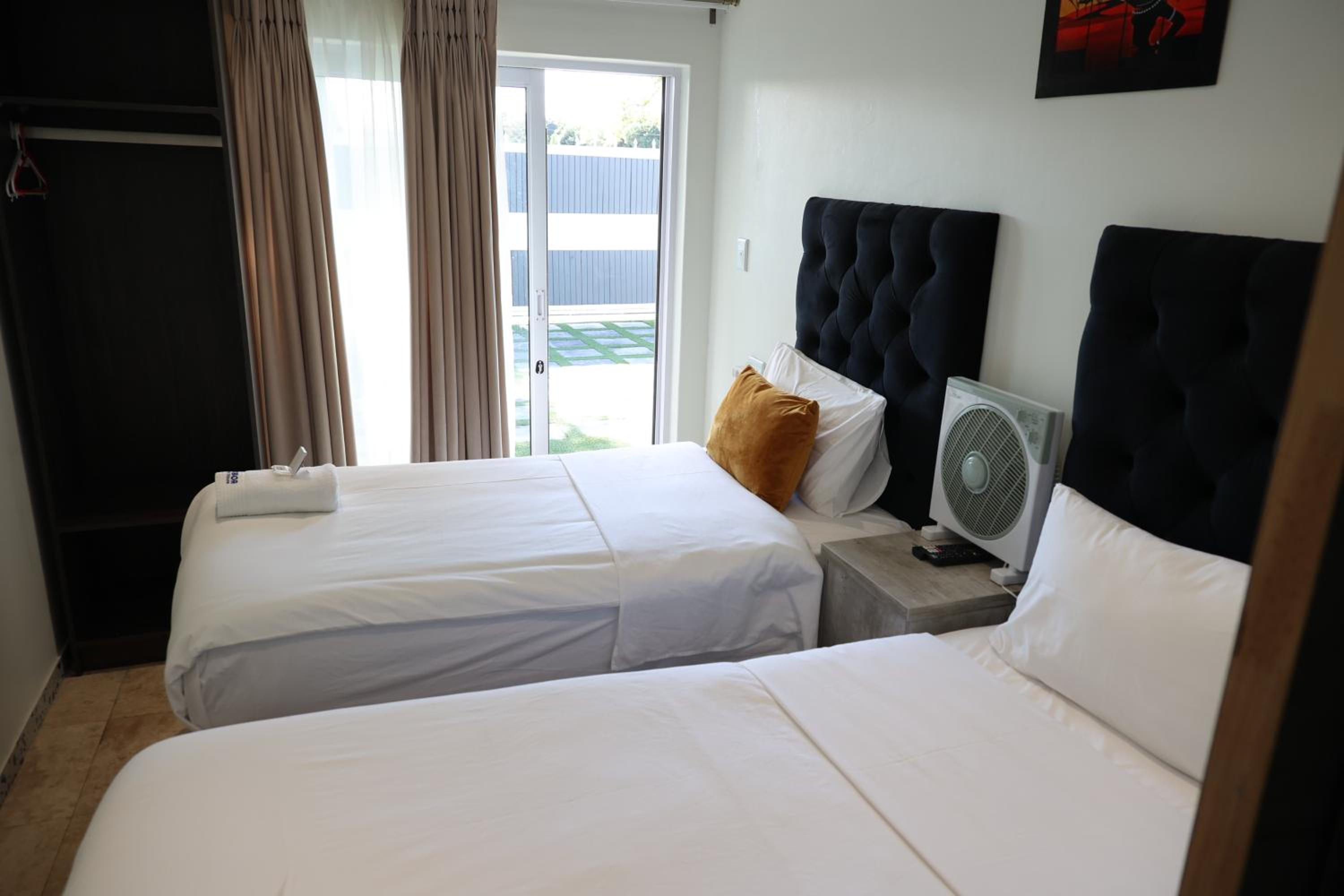 Standard King Room - Photo 3