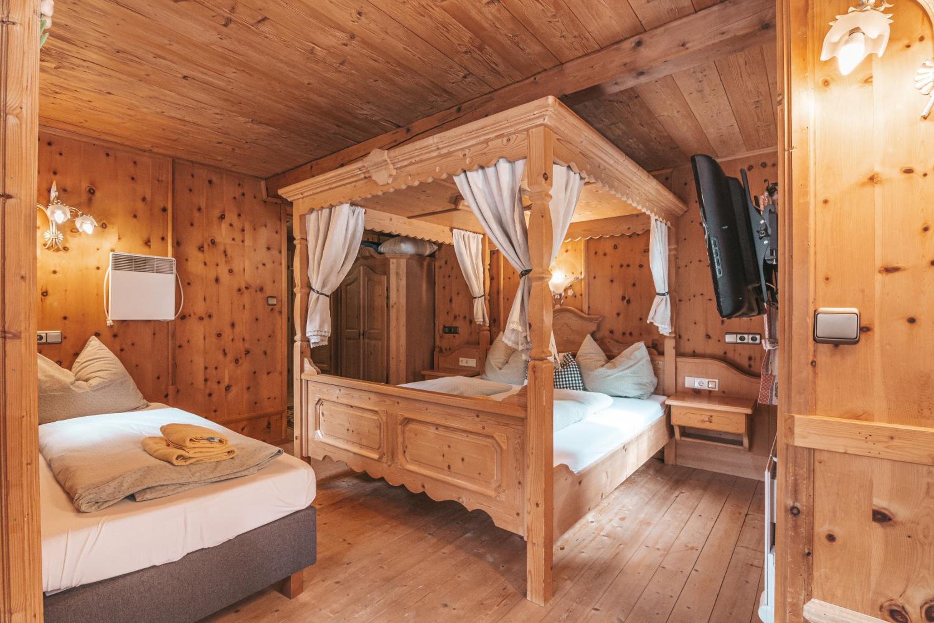 Triple Room with Bath photo 2