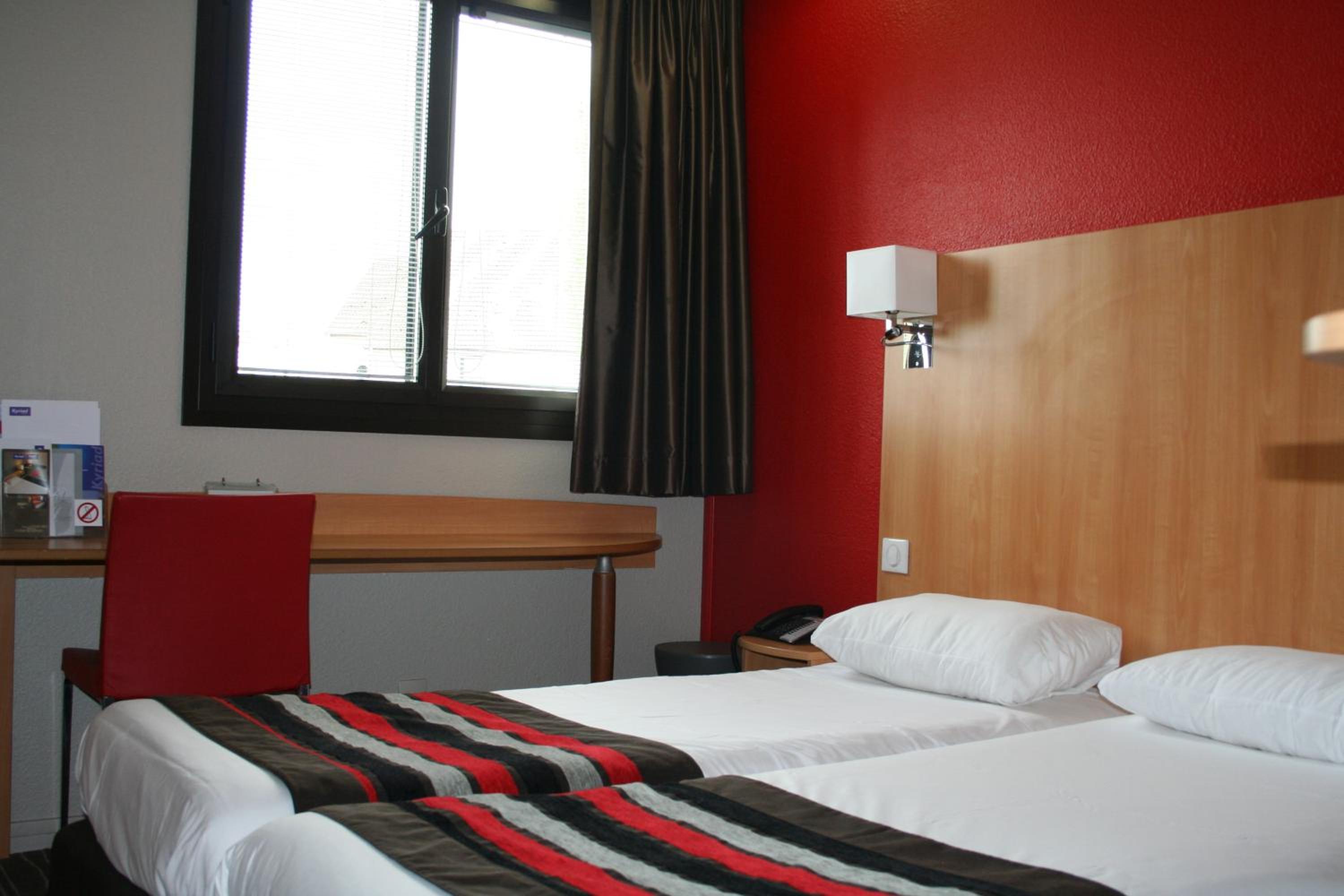 Standard Twin Room - Photo 1