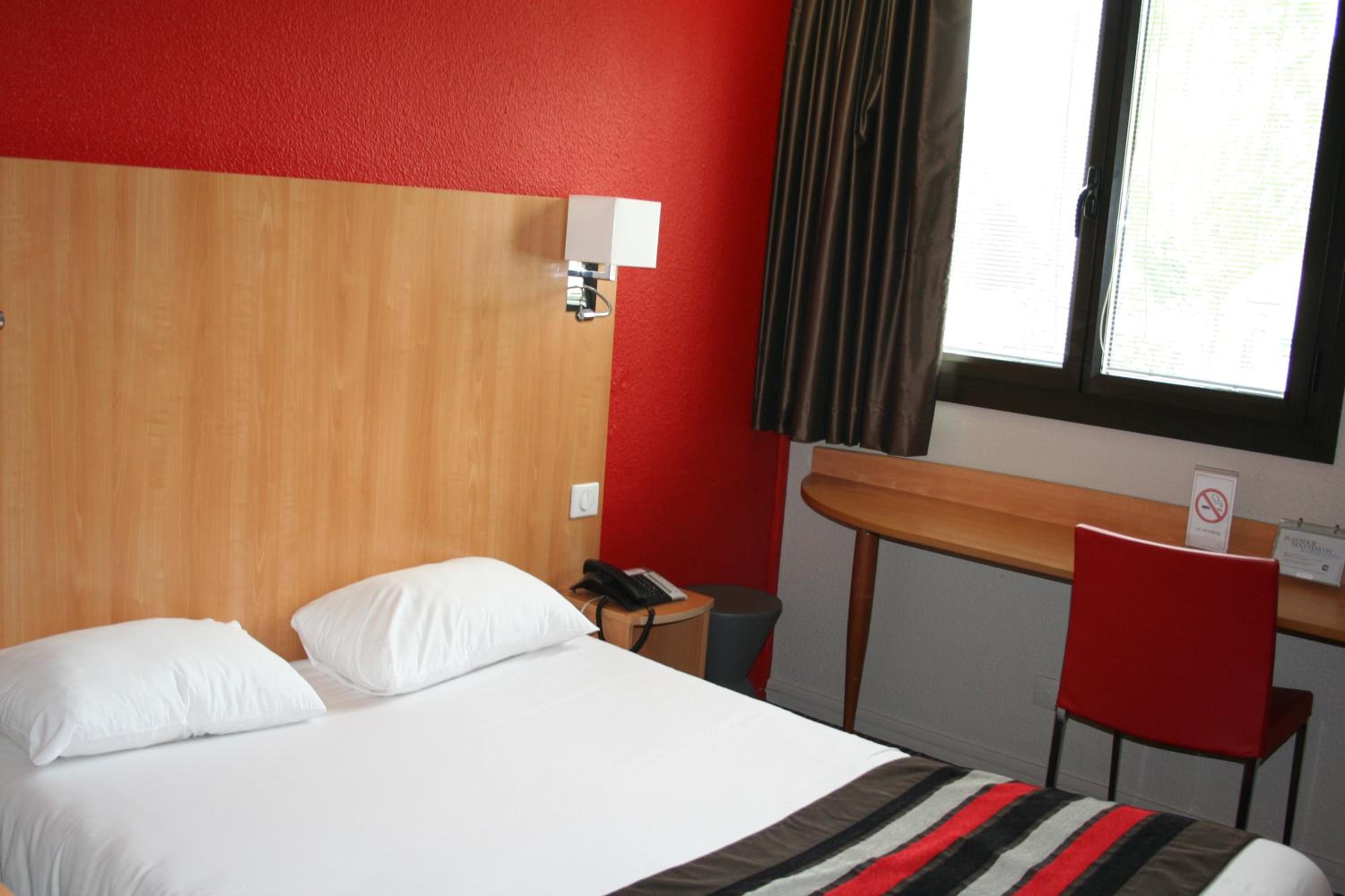 Standard Double Room - Photo 15