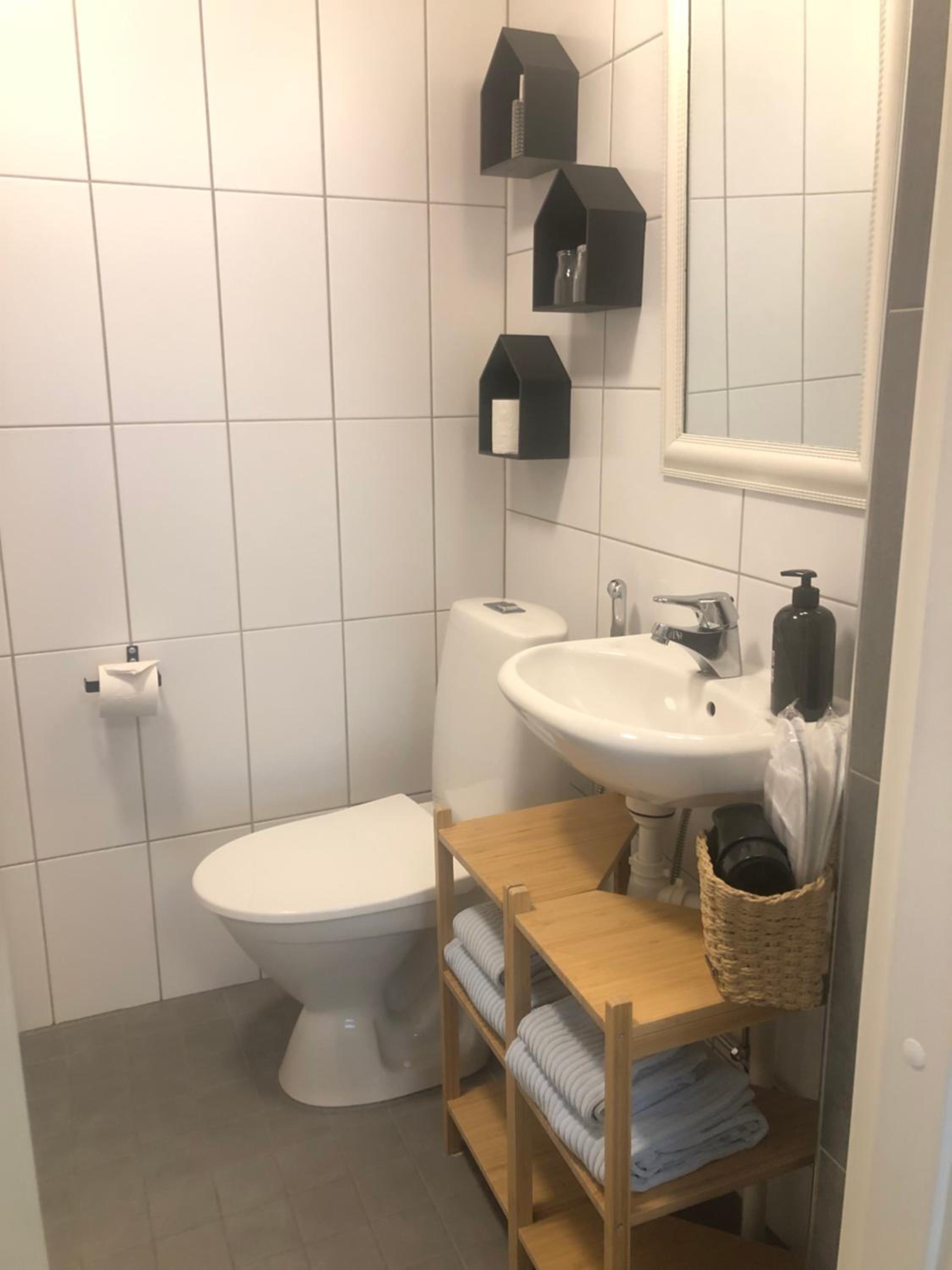 Double Room with Private Bathroom - Photo 6
