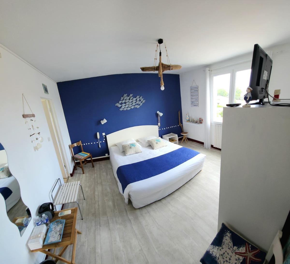 Queen Room with Garden View - Photo 11