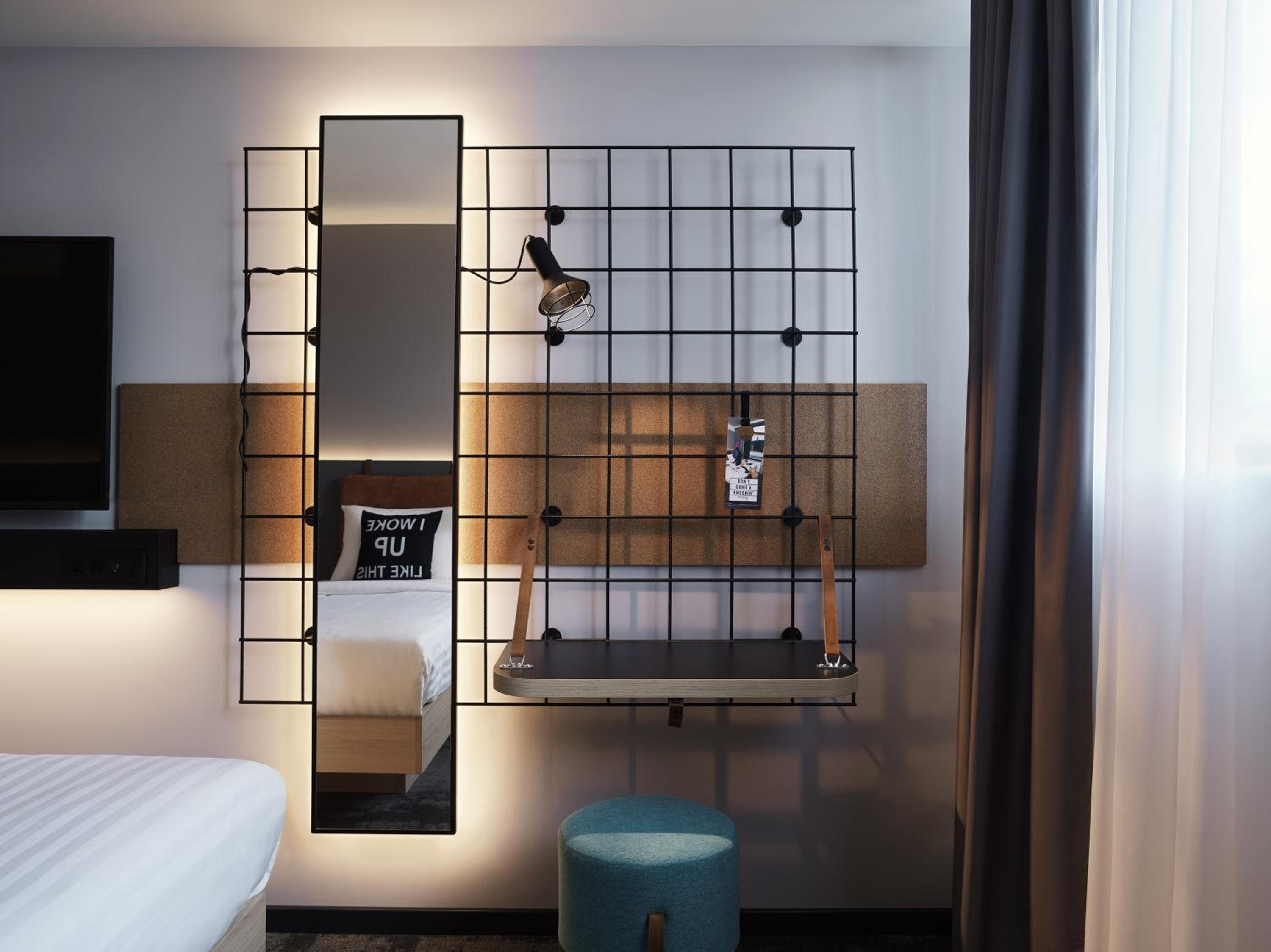 Playful Twin Room with City View - Photo 4