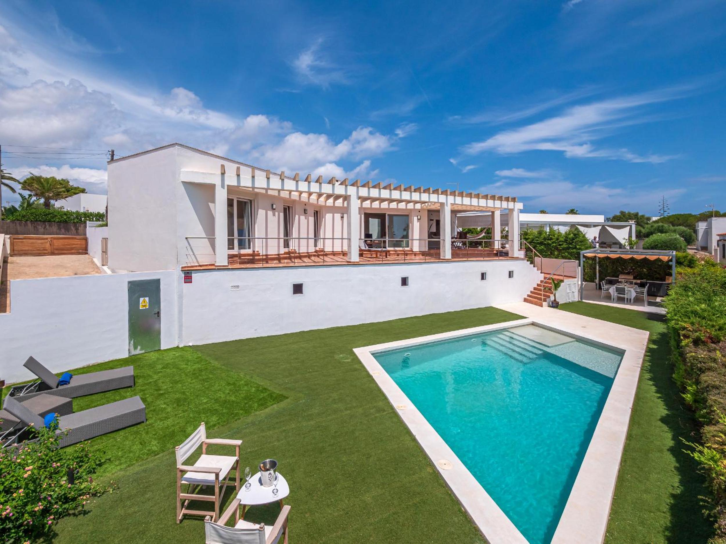 Three-Bedroom Villa photo 2