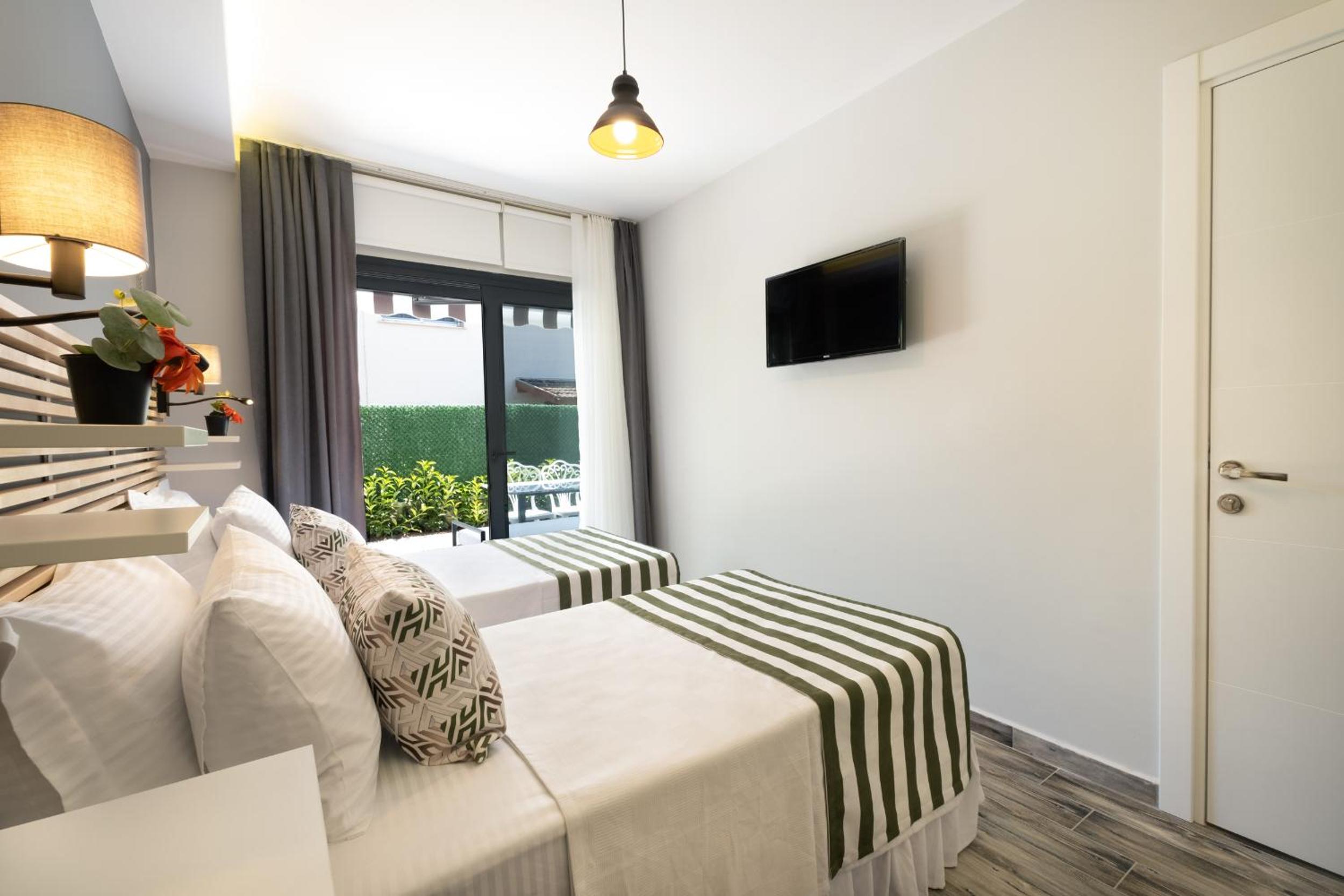 Triple Room with Garden View photo 2