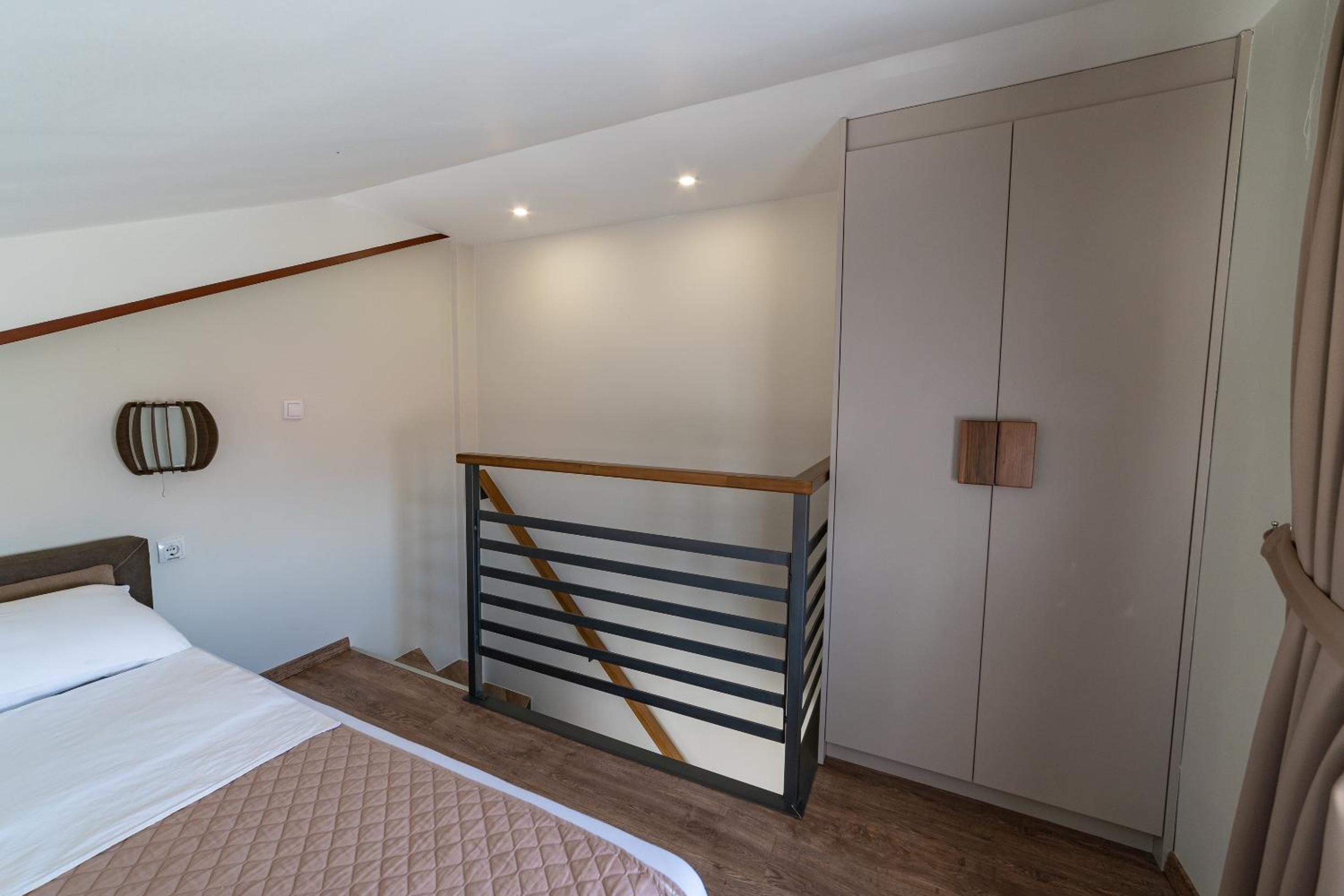 Apartment - Split Level photo 3