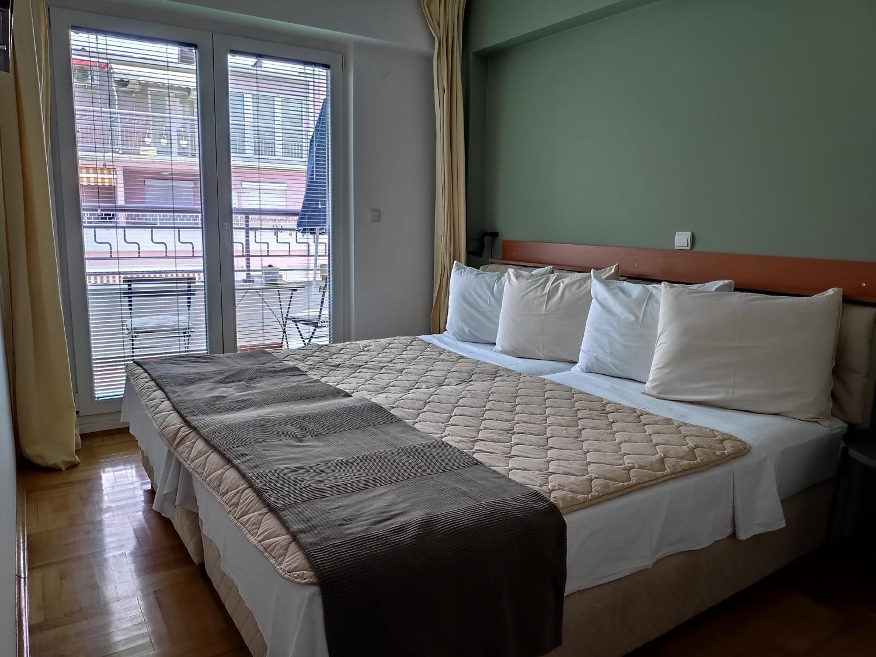 Deluxe Apartment photo 3