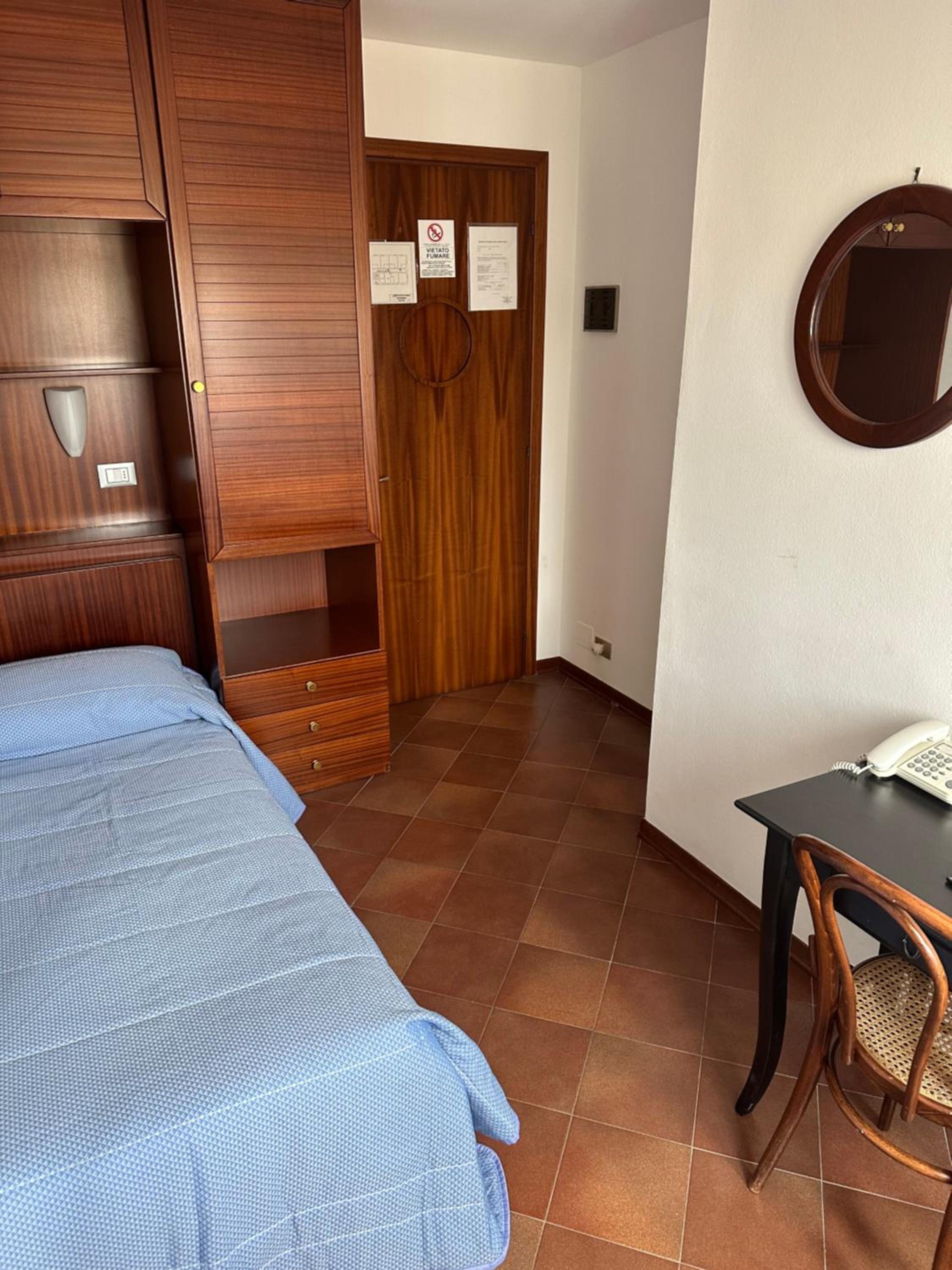 Single Room photo 2