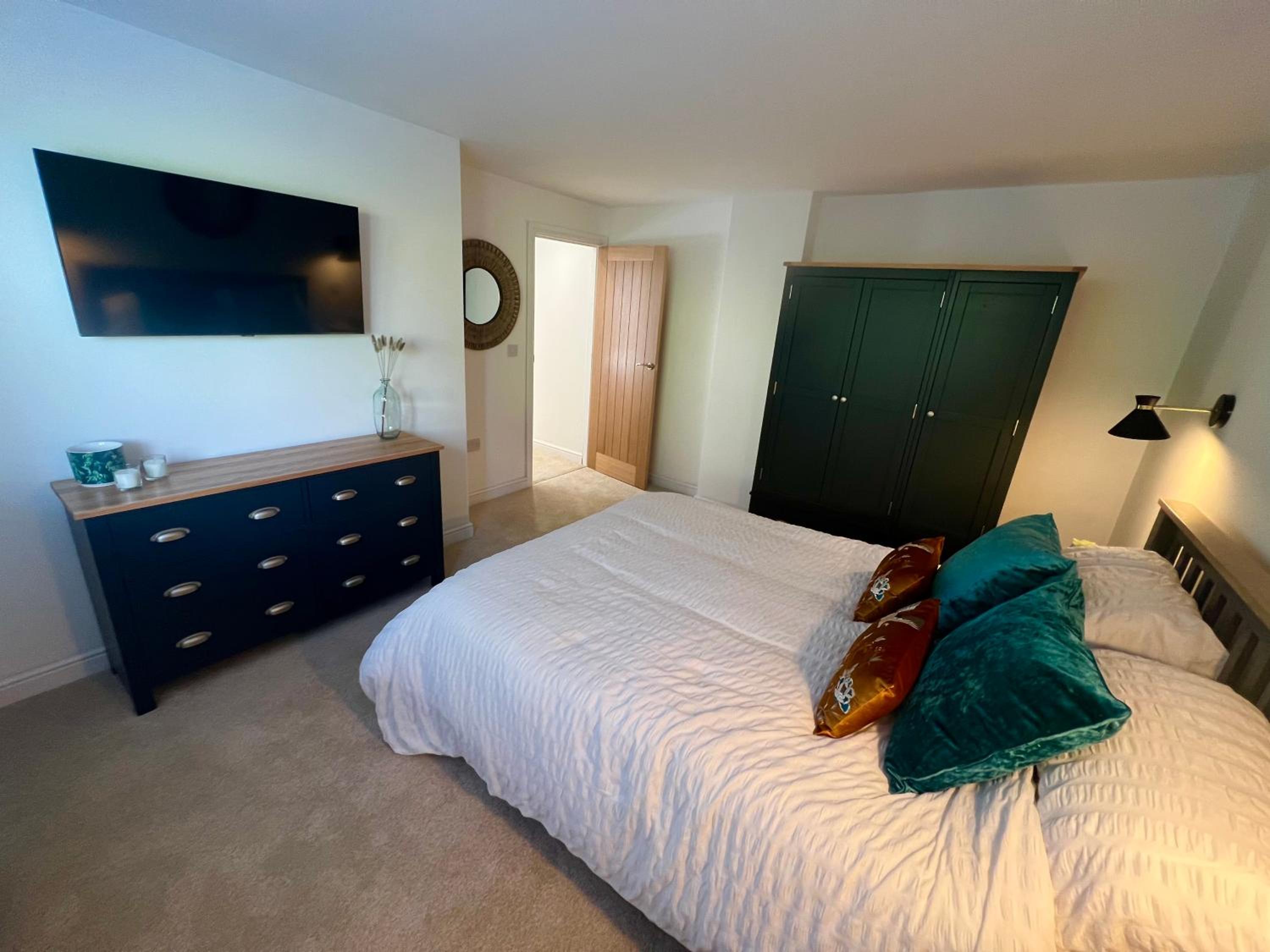 Three-Bedroom House photo 3