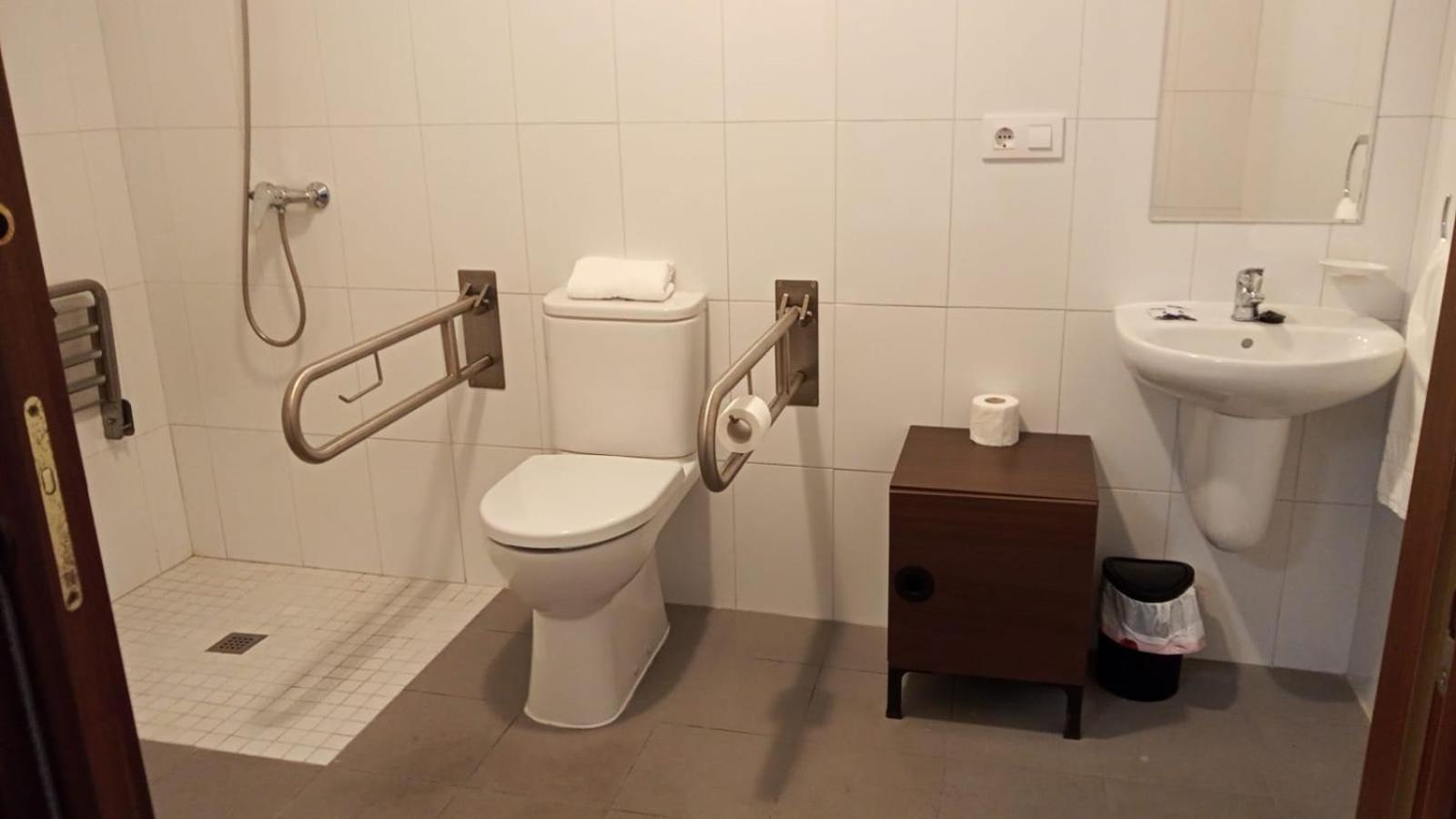 Double Room - Disability Access photo 3