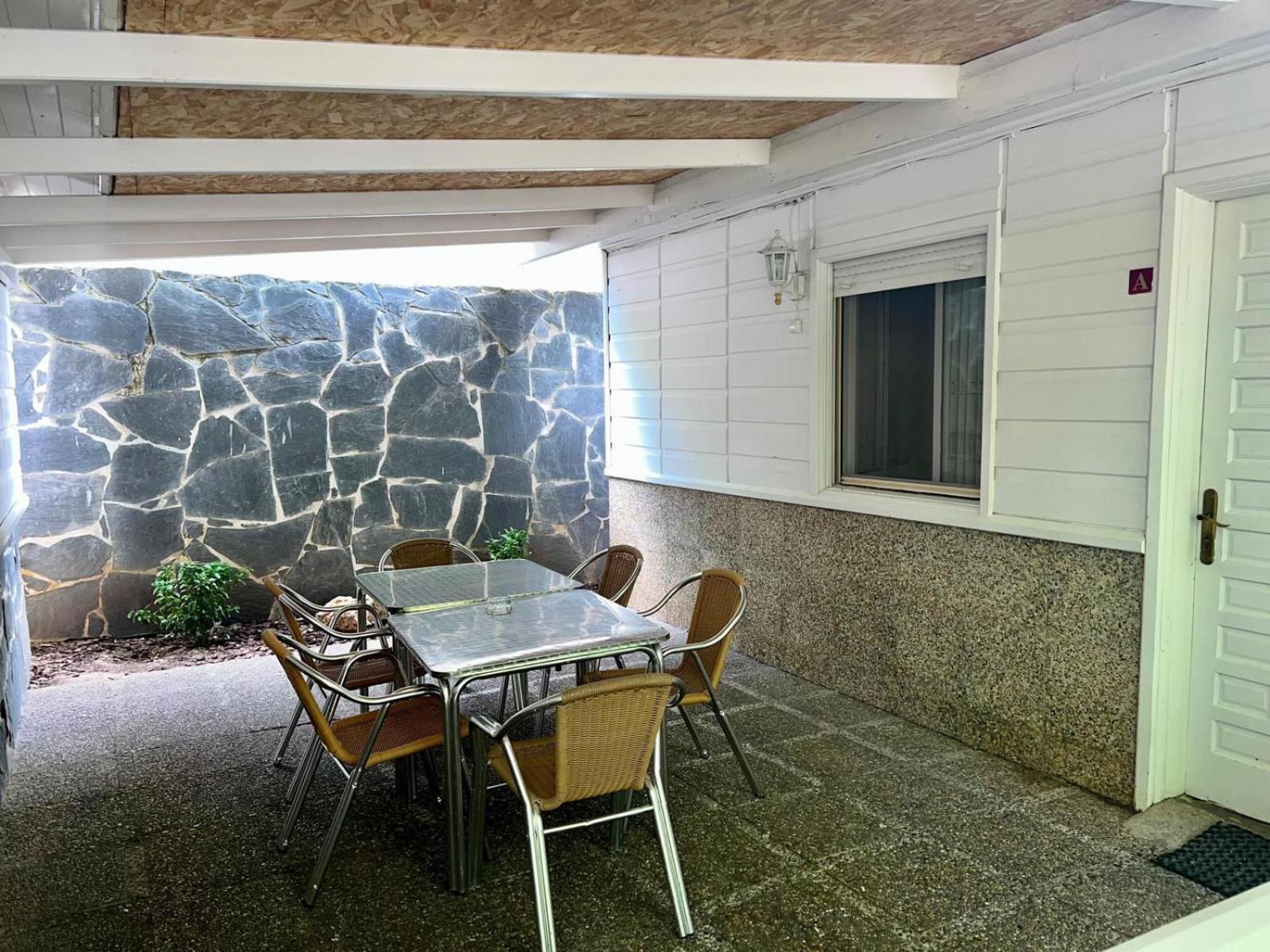 Two-Bedroom Bungalow (1-6 Adults) - Photo 2