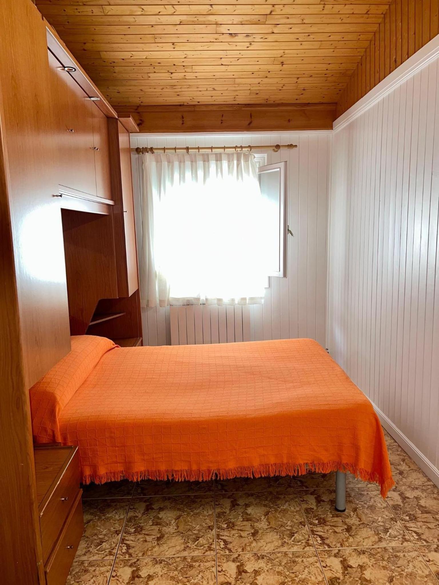 Two-Bedroom Bungalow (1-6 Adults) - Photo 3