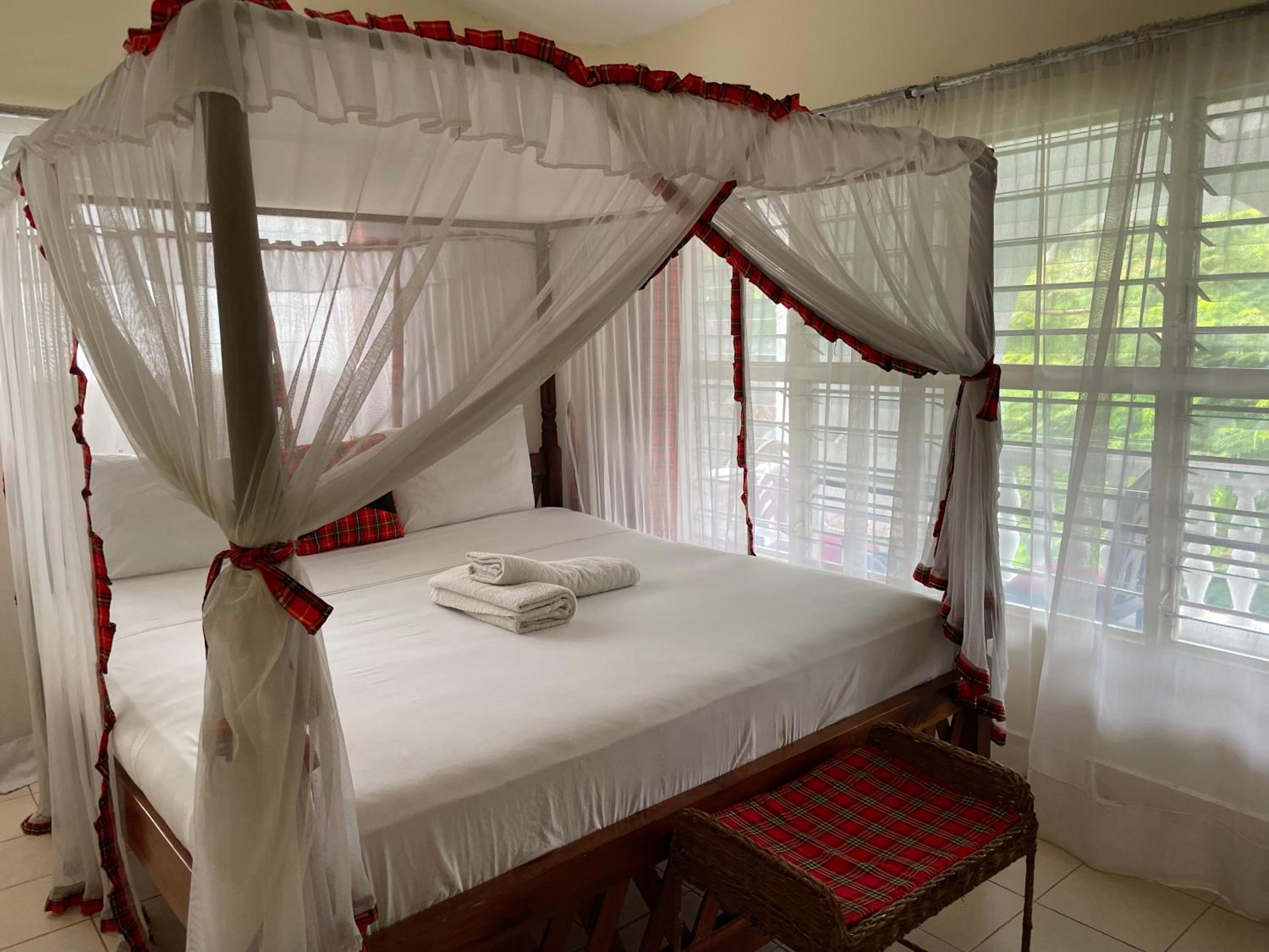 Double Room with Balcony - Photo 7
