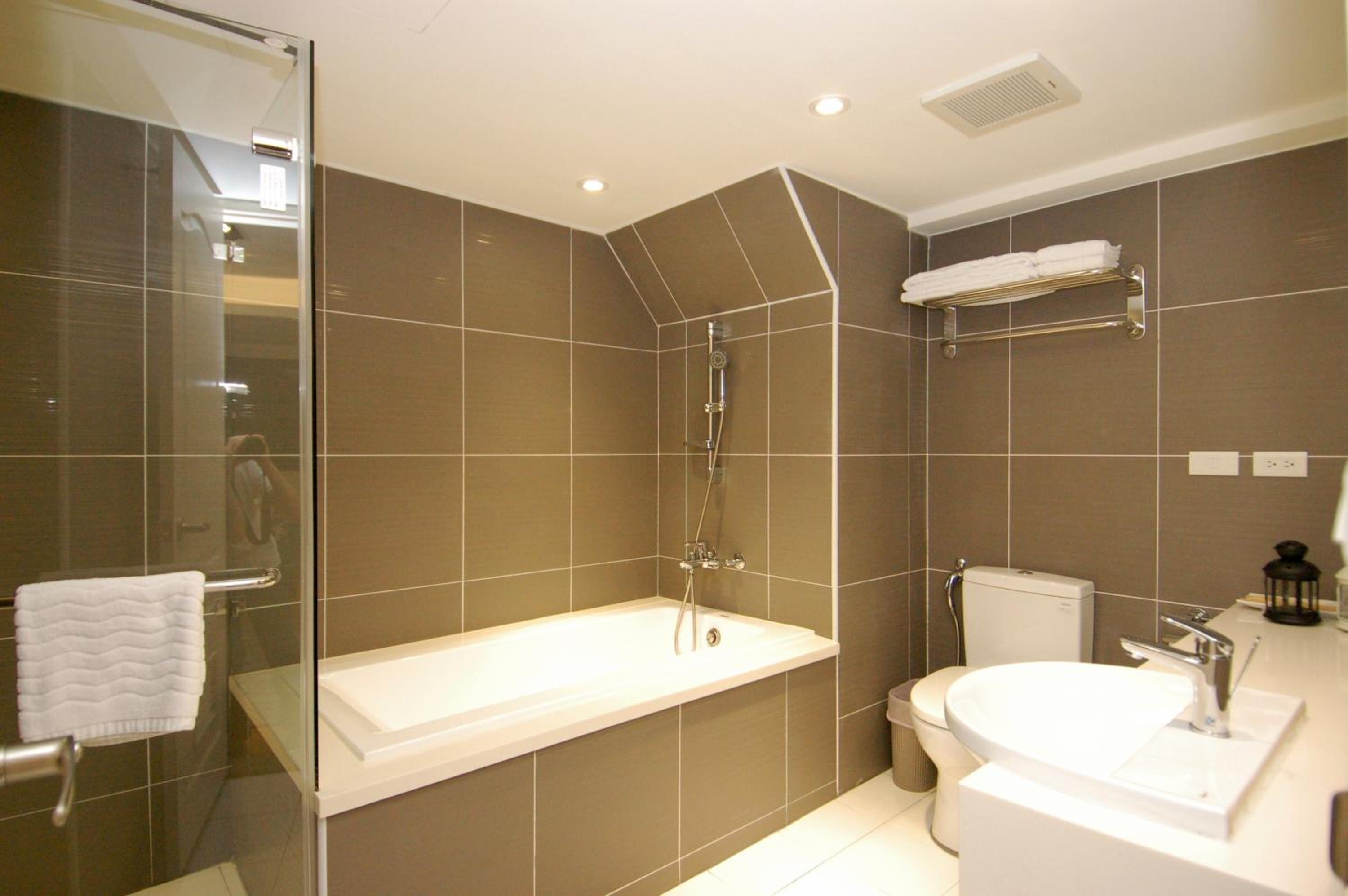 Deluxe Double Room with Bath photo 3