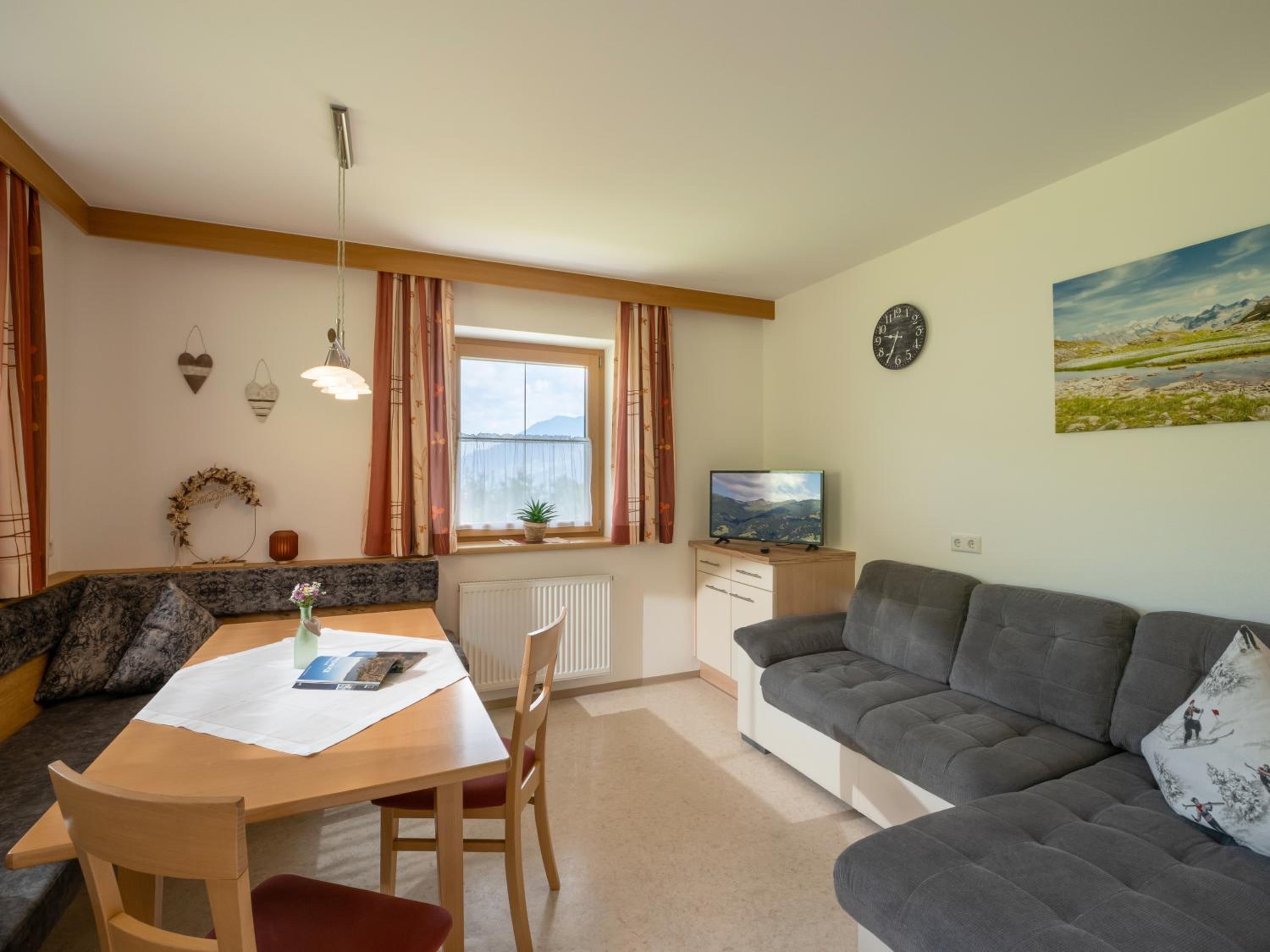 Apartment with Mountain View photo 1