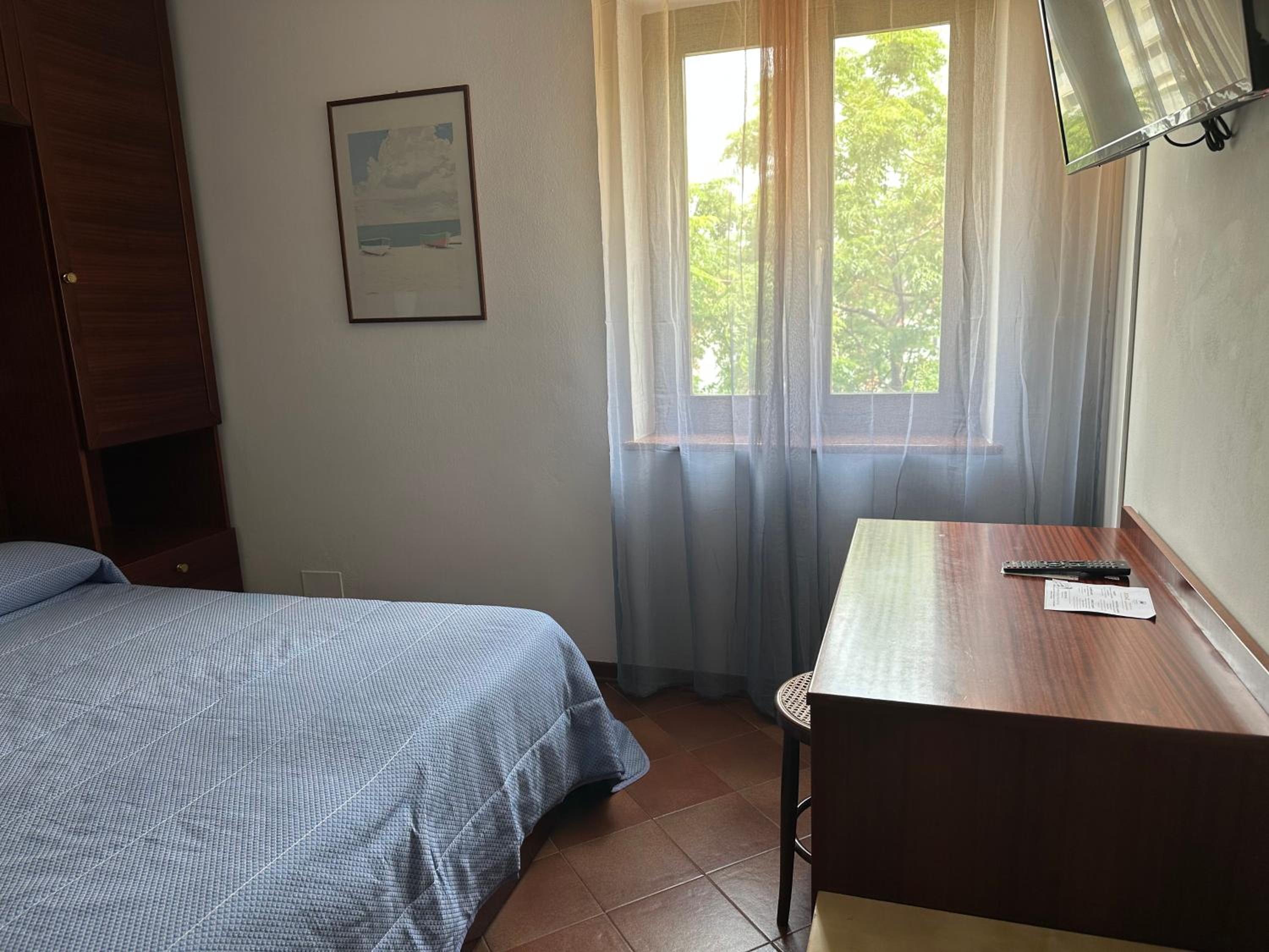 Double Room with Port View - Photo 2