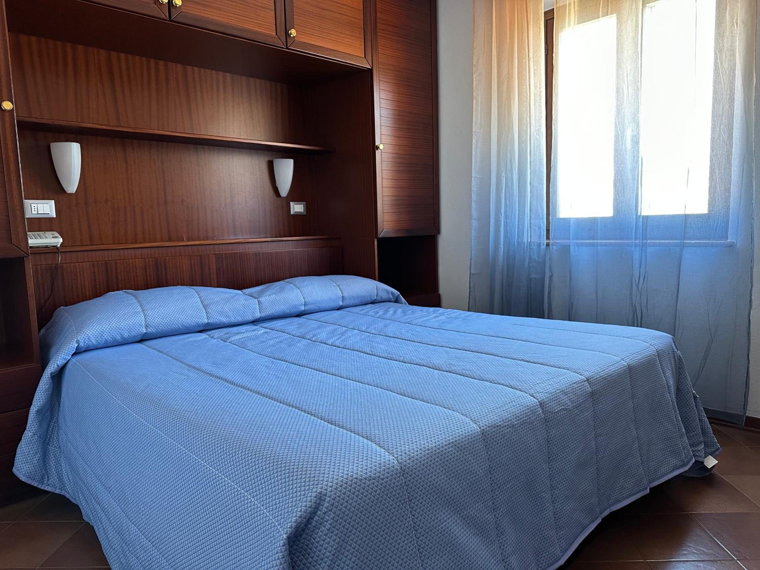 Double Room with Port View - Photo 4