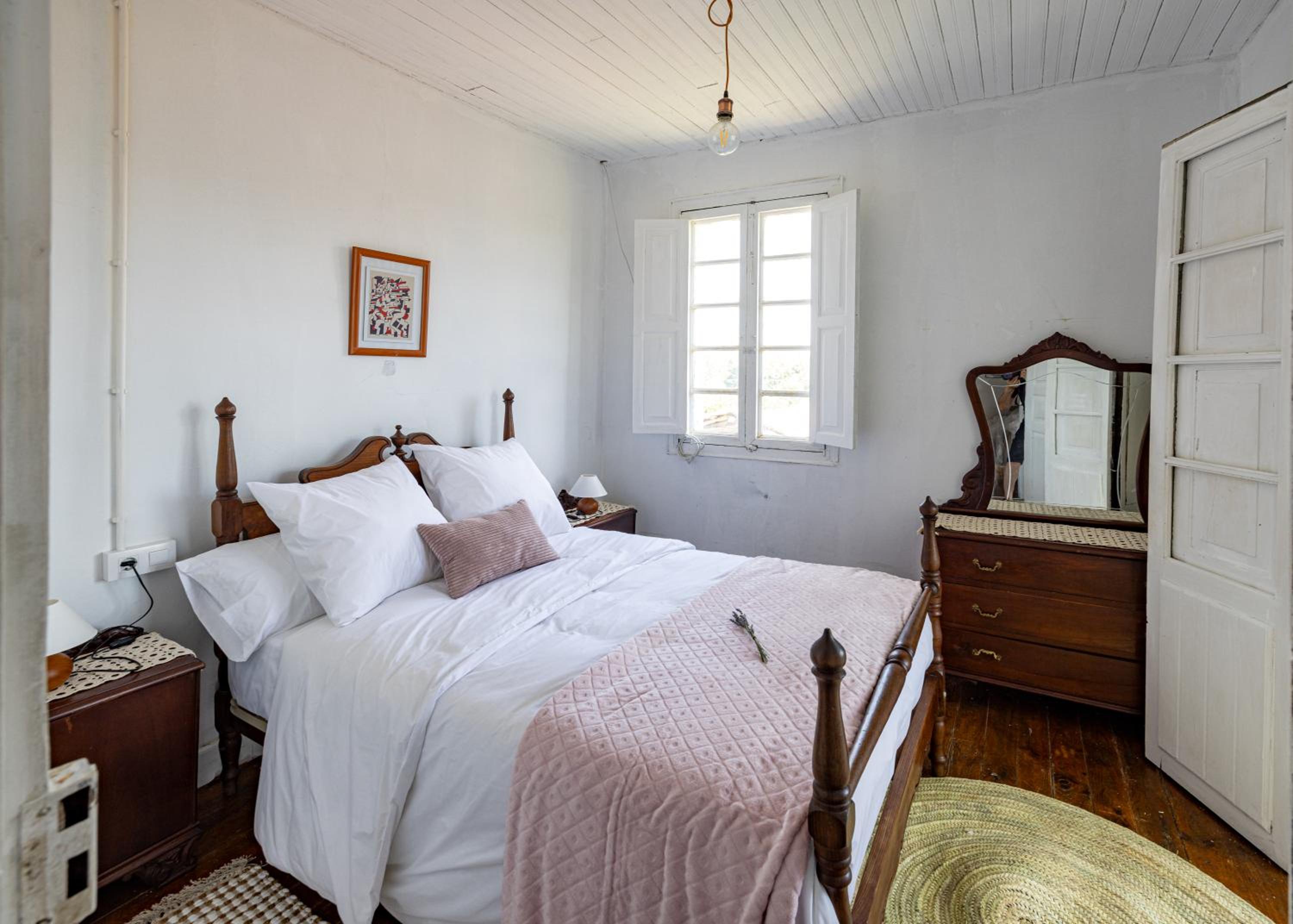 Five-Bedroom House photo 2