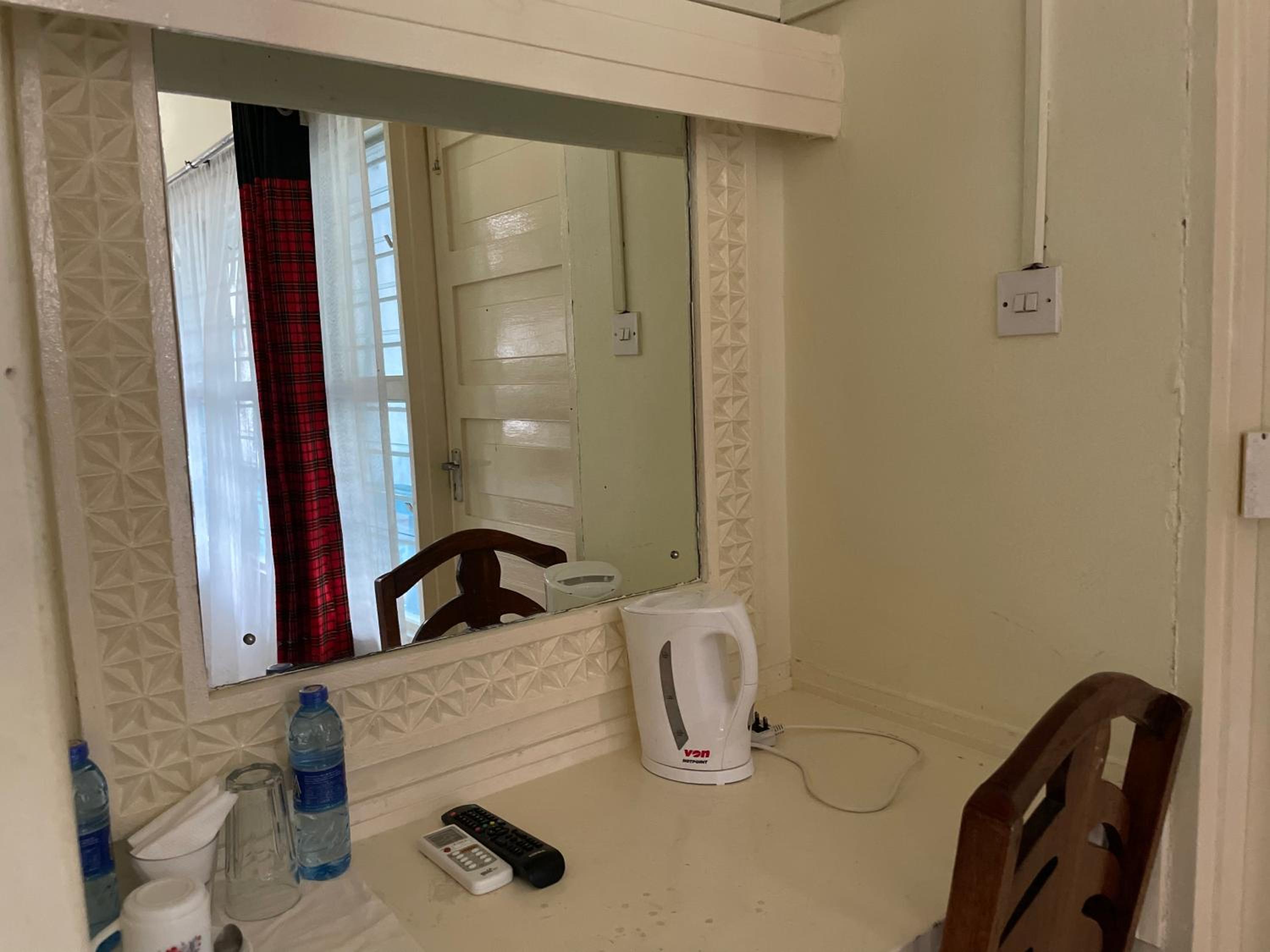 Double Room with Balcony - Photo 5
