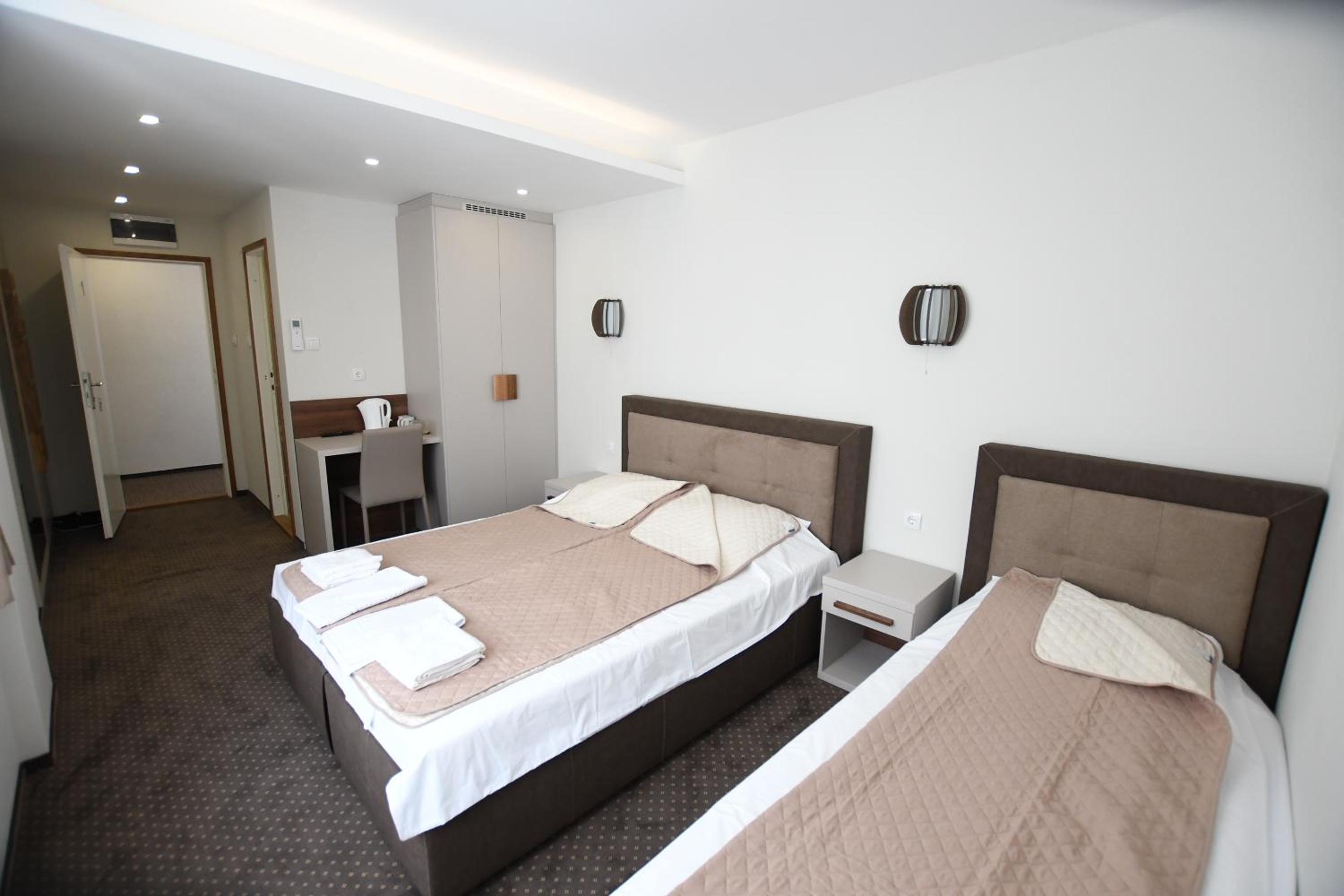 Triple Room with Bathroom photo 1