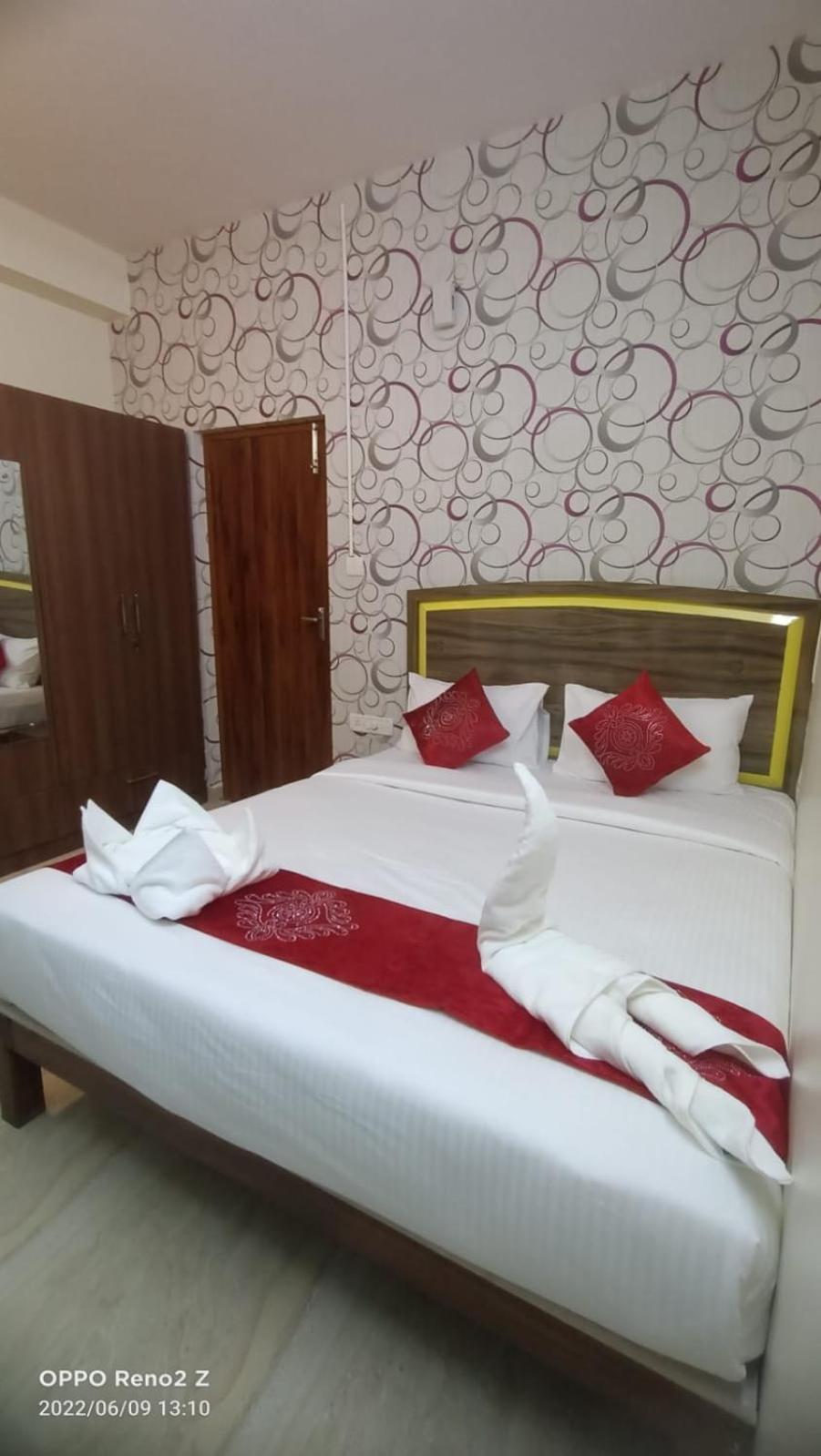Deluxe Room - Photo 2