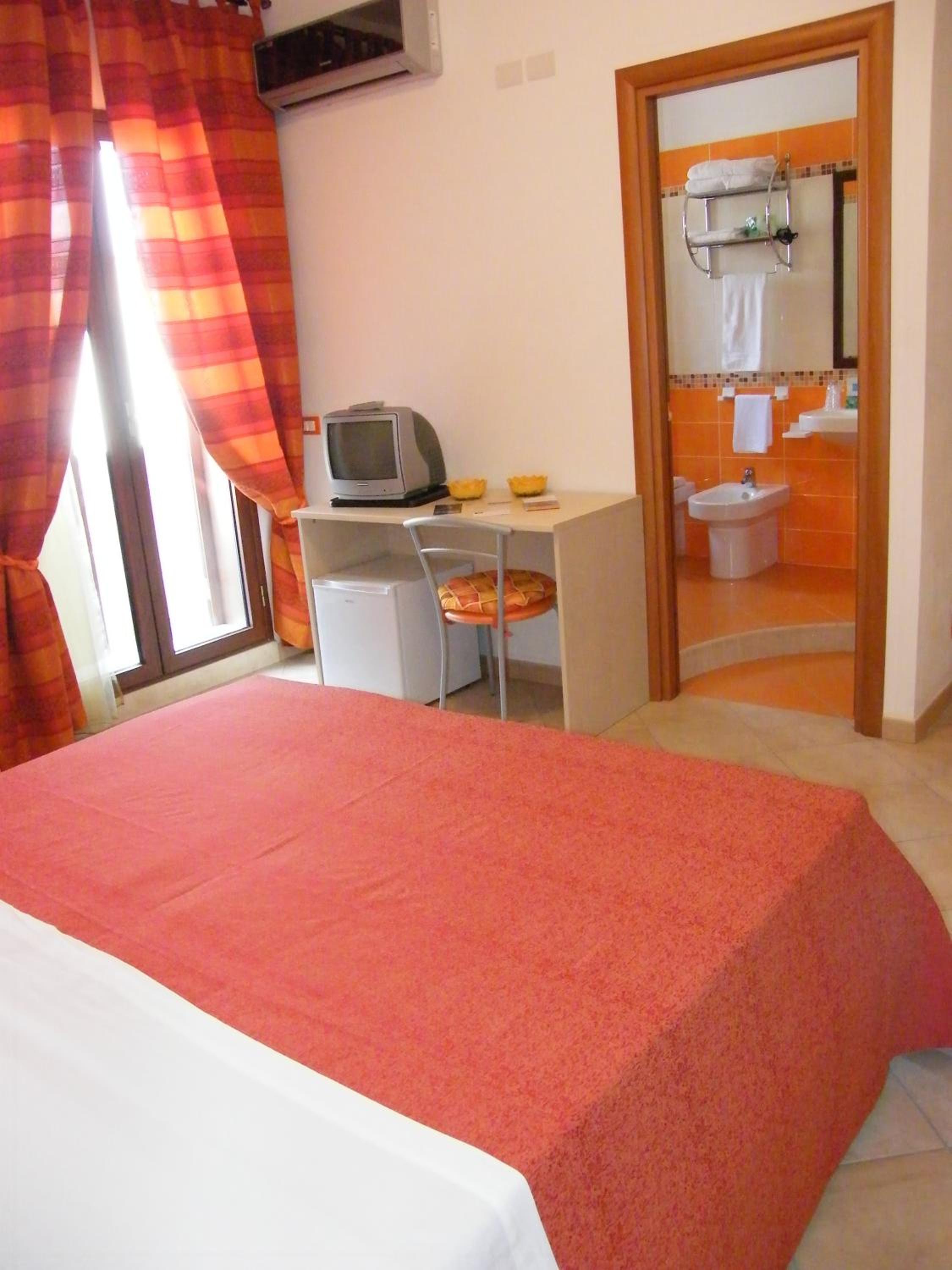 Classic Triple Room photo 2