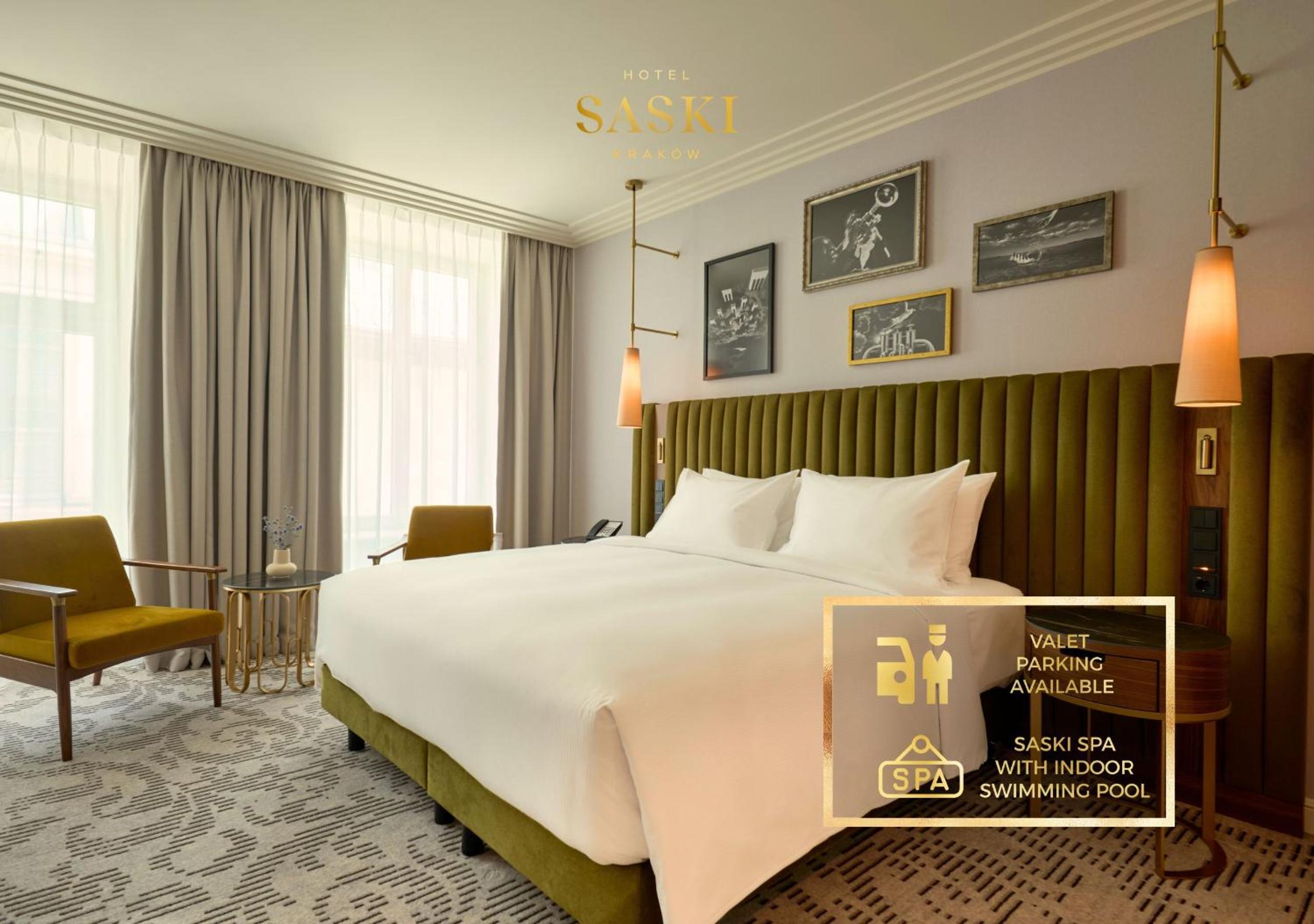 Deluxe King Room - Courtyard - Photo 11