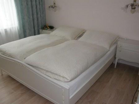 Three-Bedroom Apartment with Bath photo 2