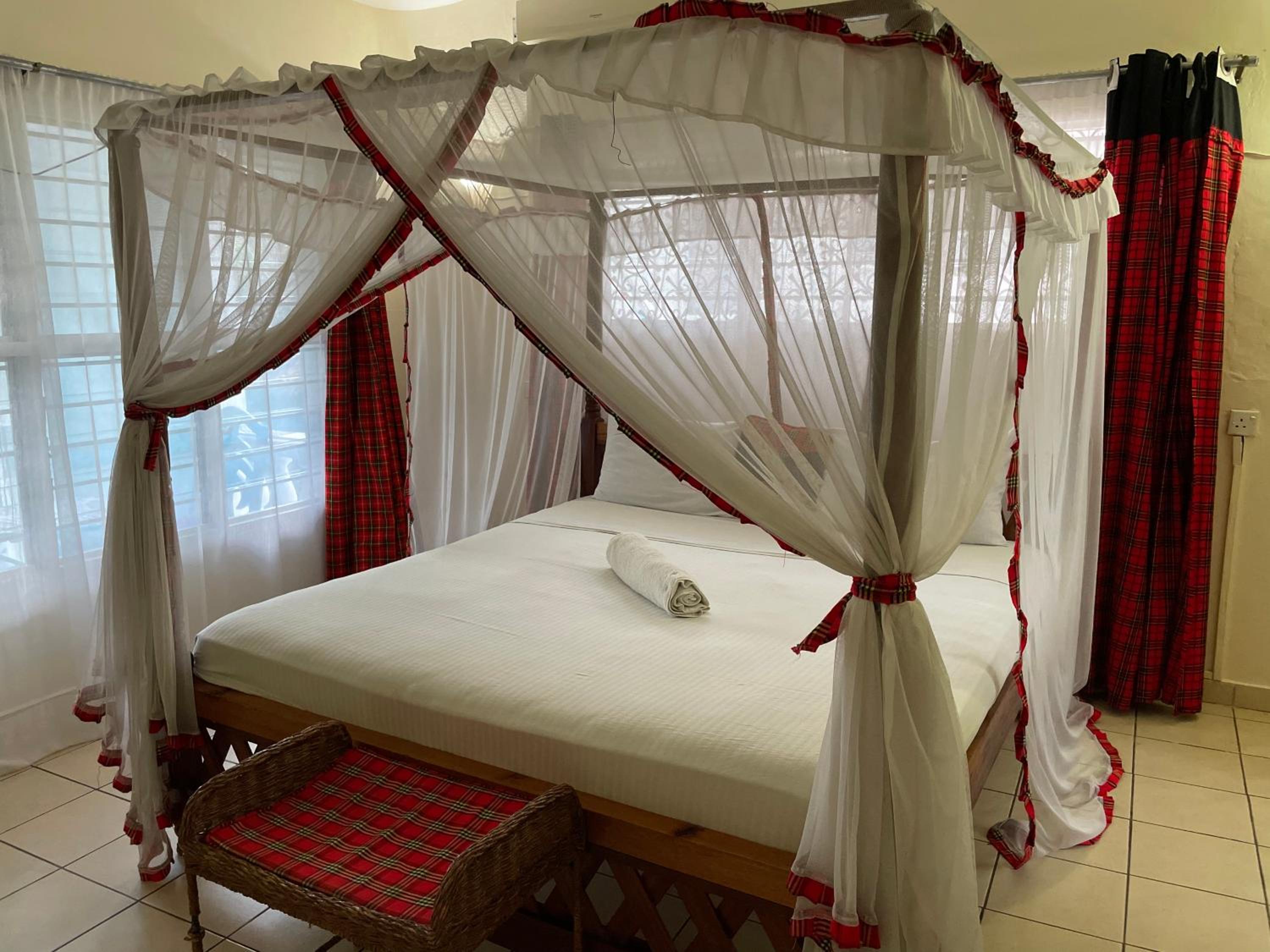 Double Room with Balcony - Photo 11