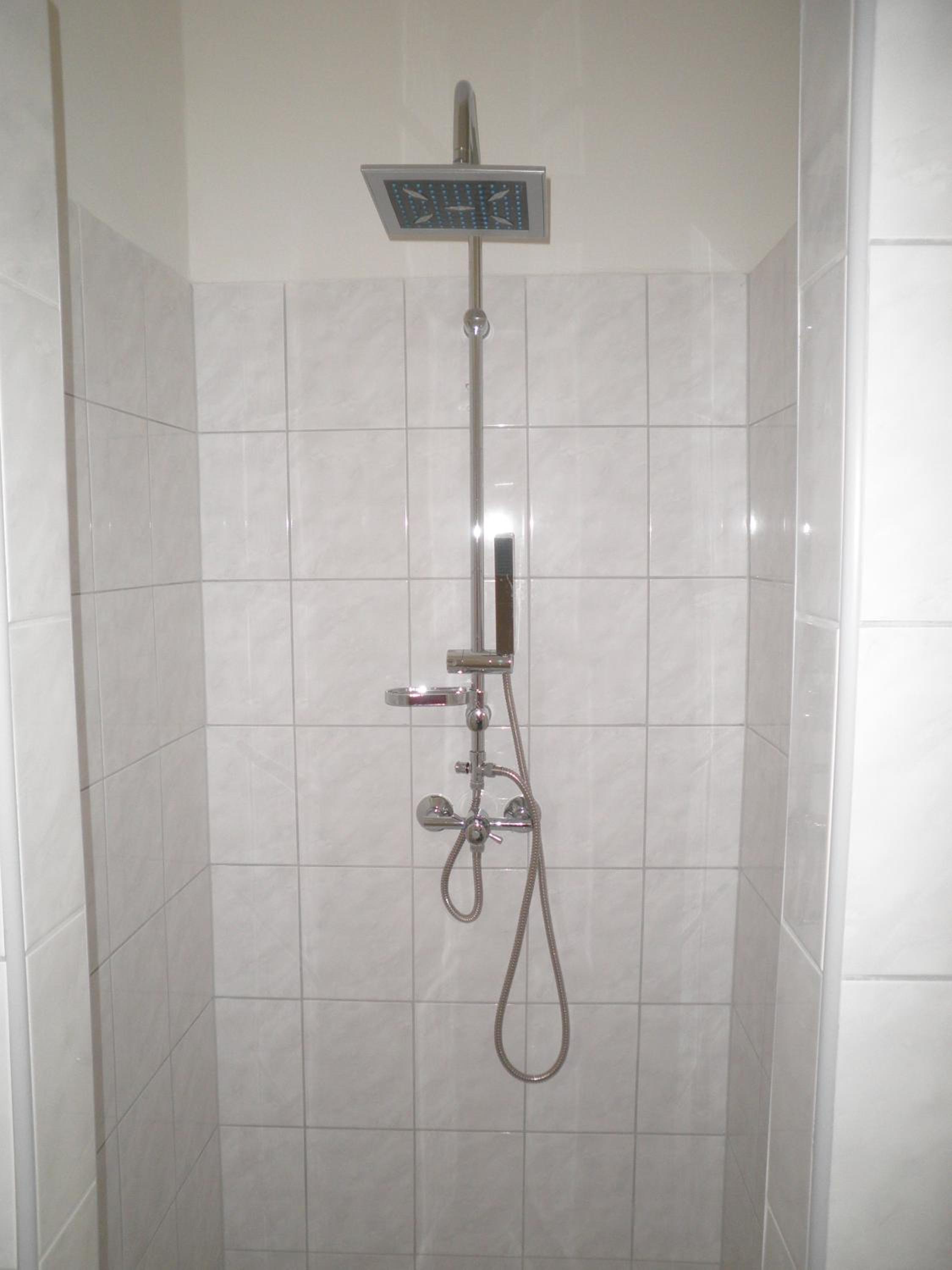 Twin Room with Shared Bathroom photo 3