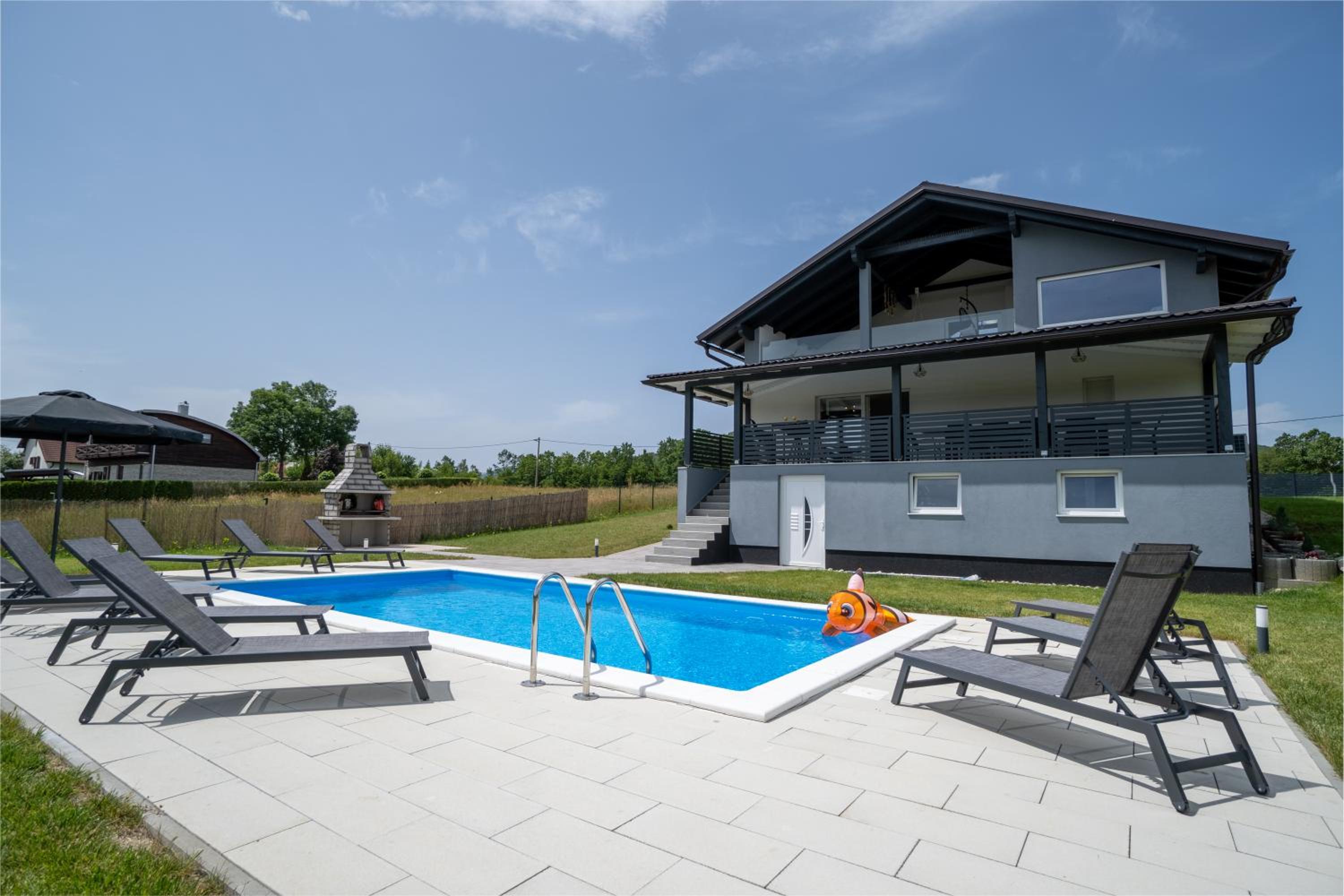Villa with Private Pool - Photo 83
