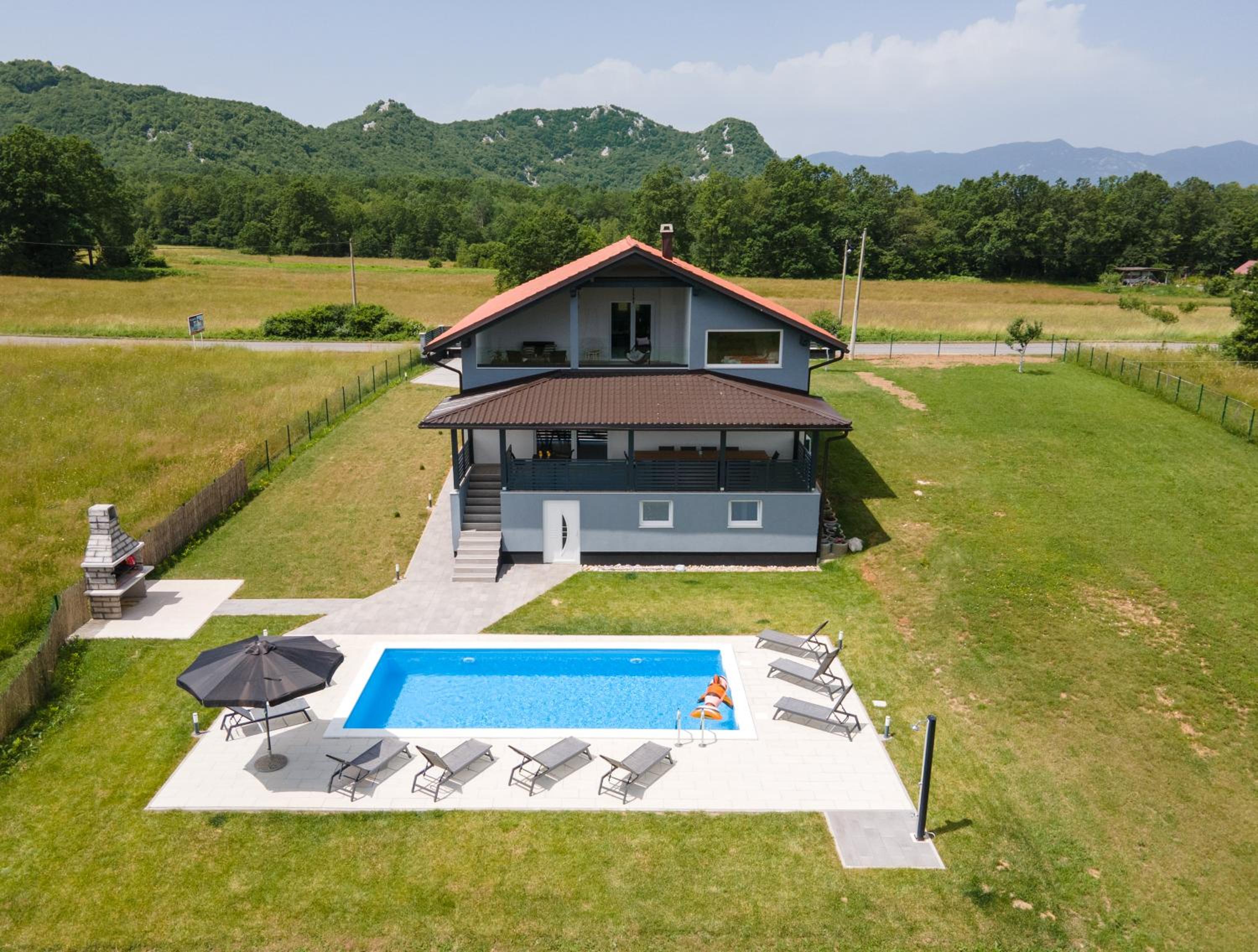 Villa with Private Pool - Photo 89