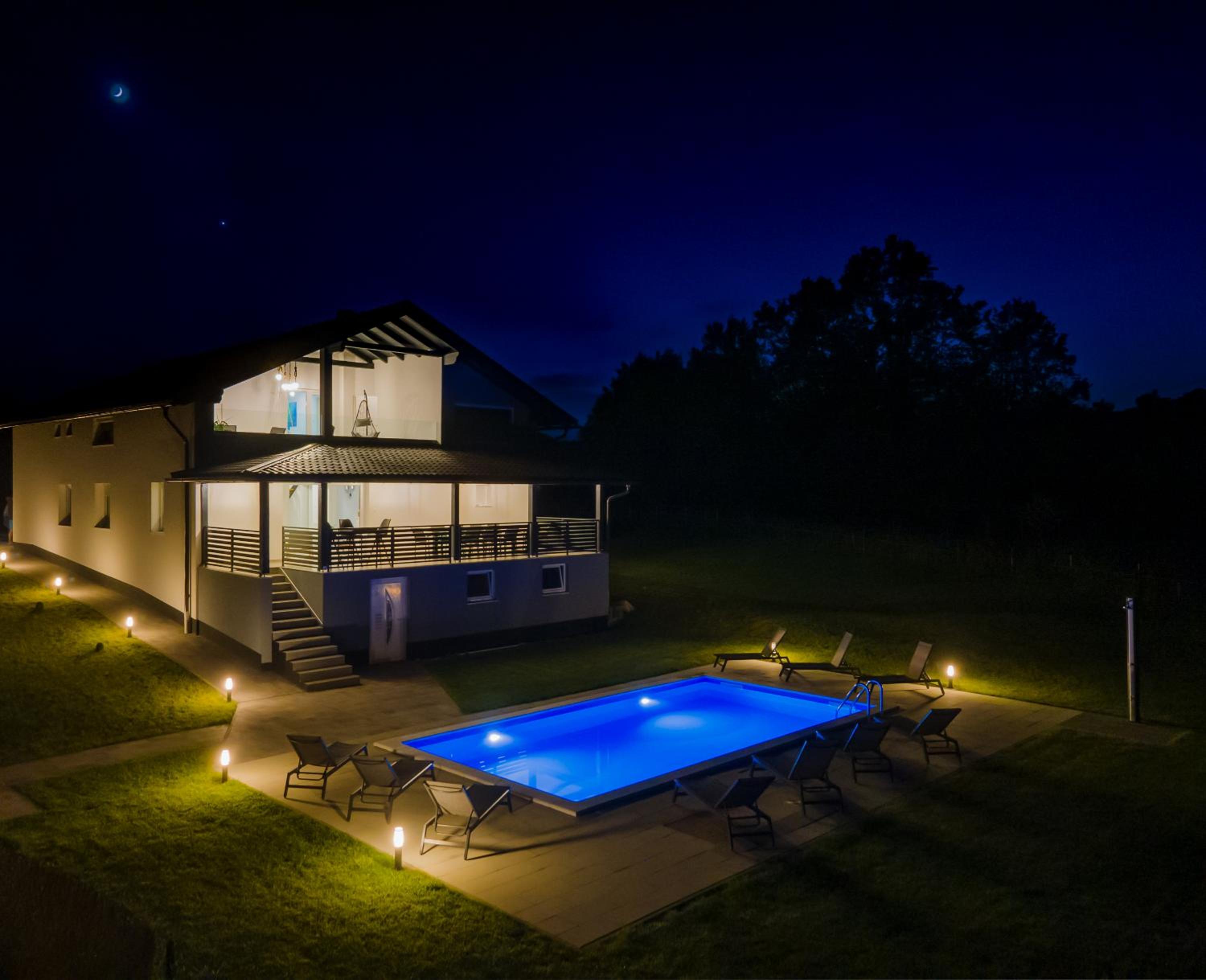 Villa with Private Pool - Photo 94