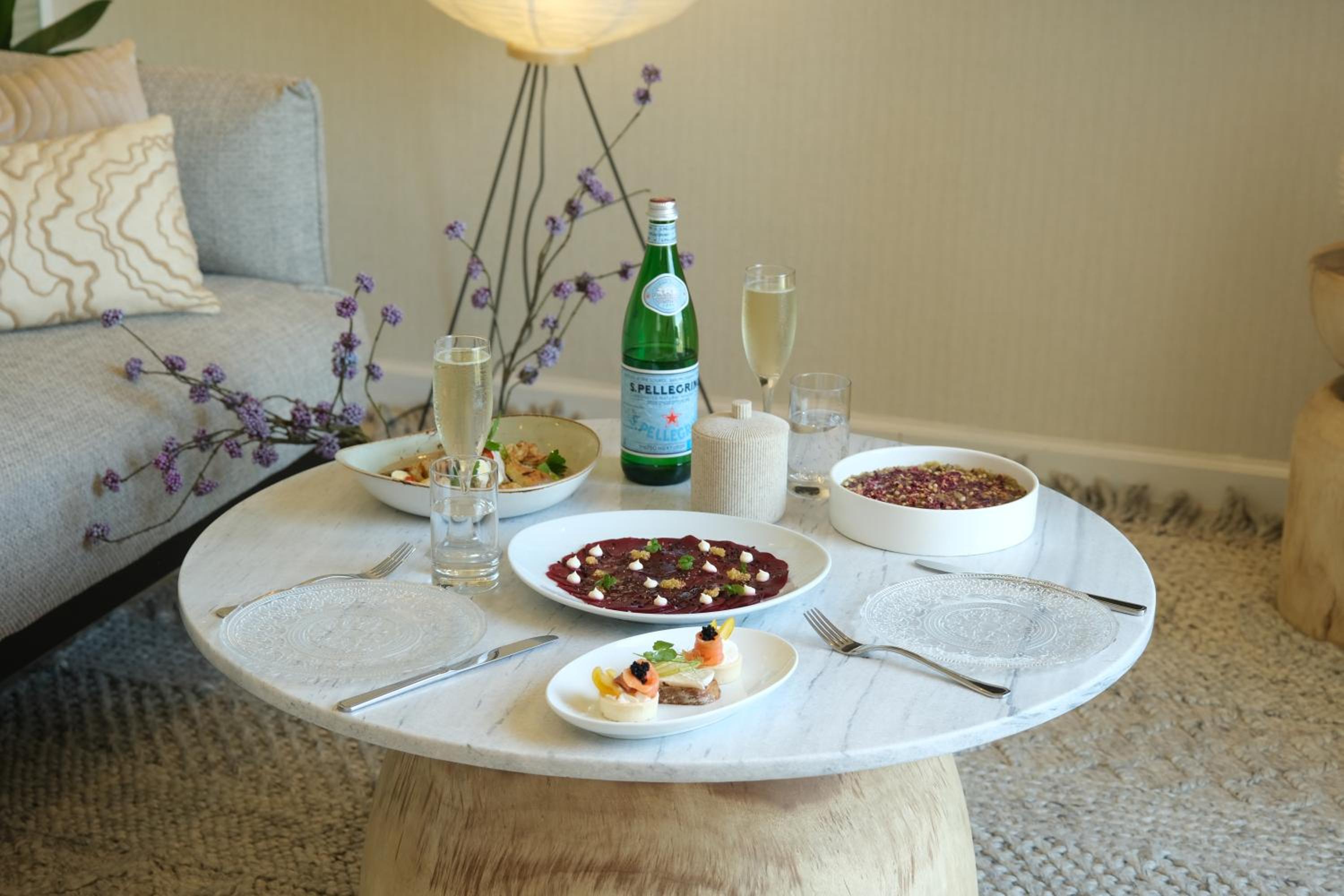 Honeymoon Suite - Photo 4