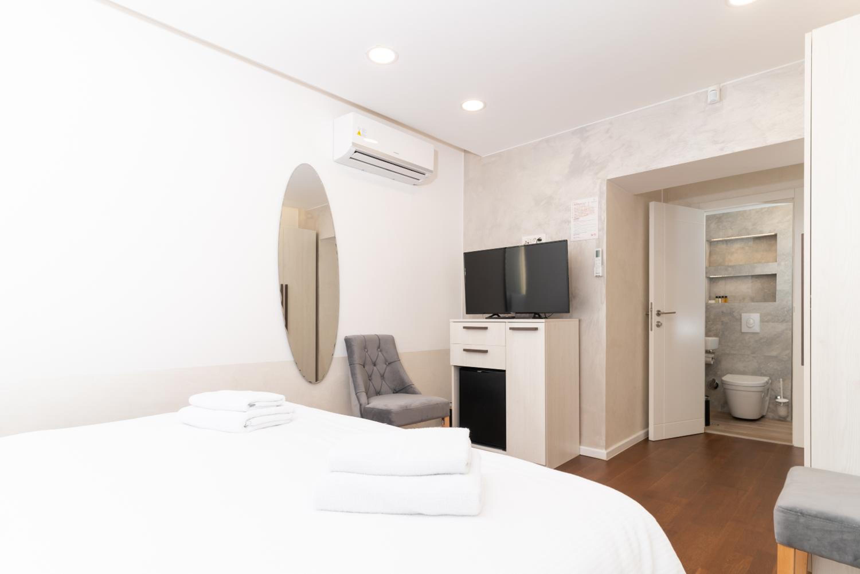 Deluxe Queen Room