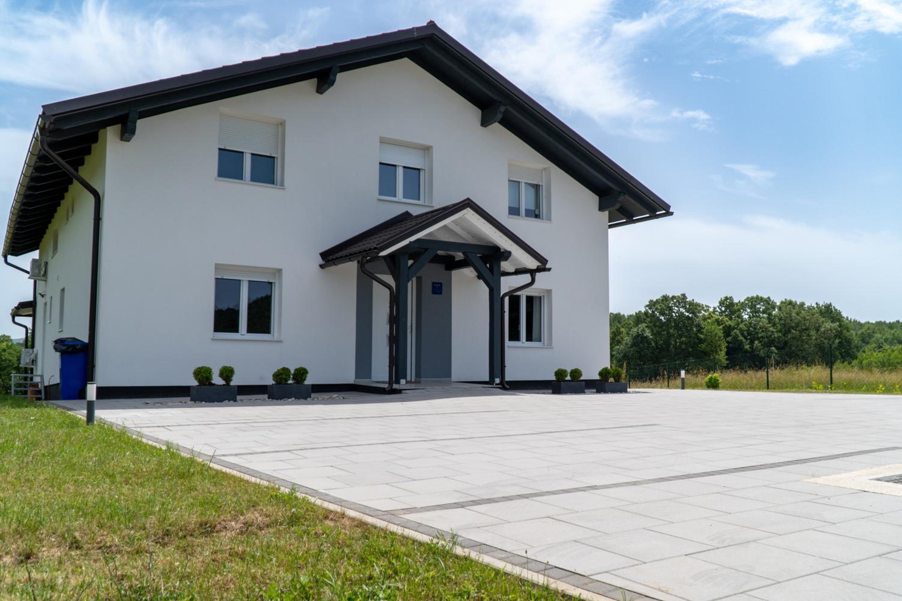 Villa with Private Pool - Photo 48