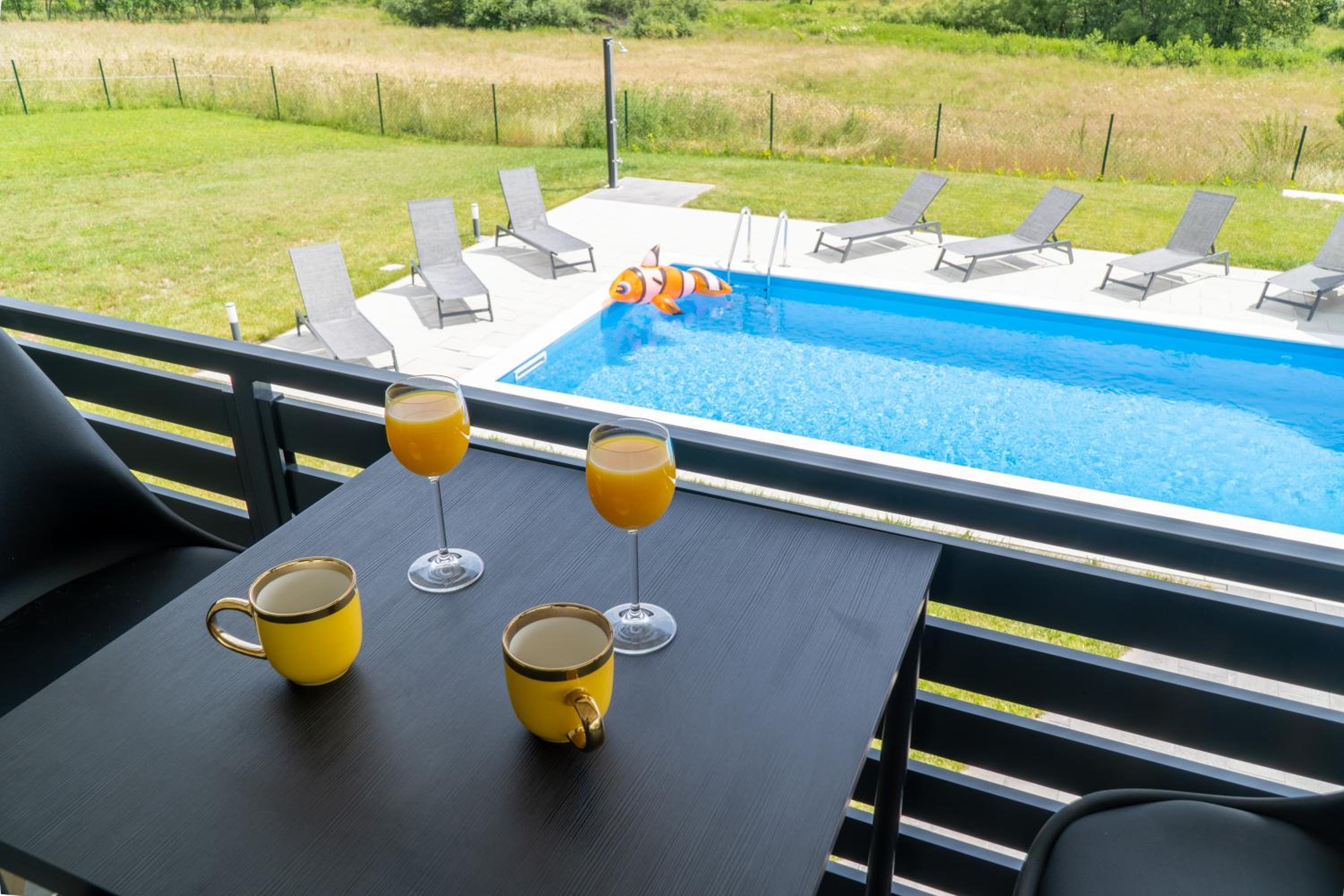 Villa with Private Pool - Photo 30