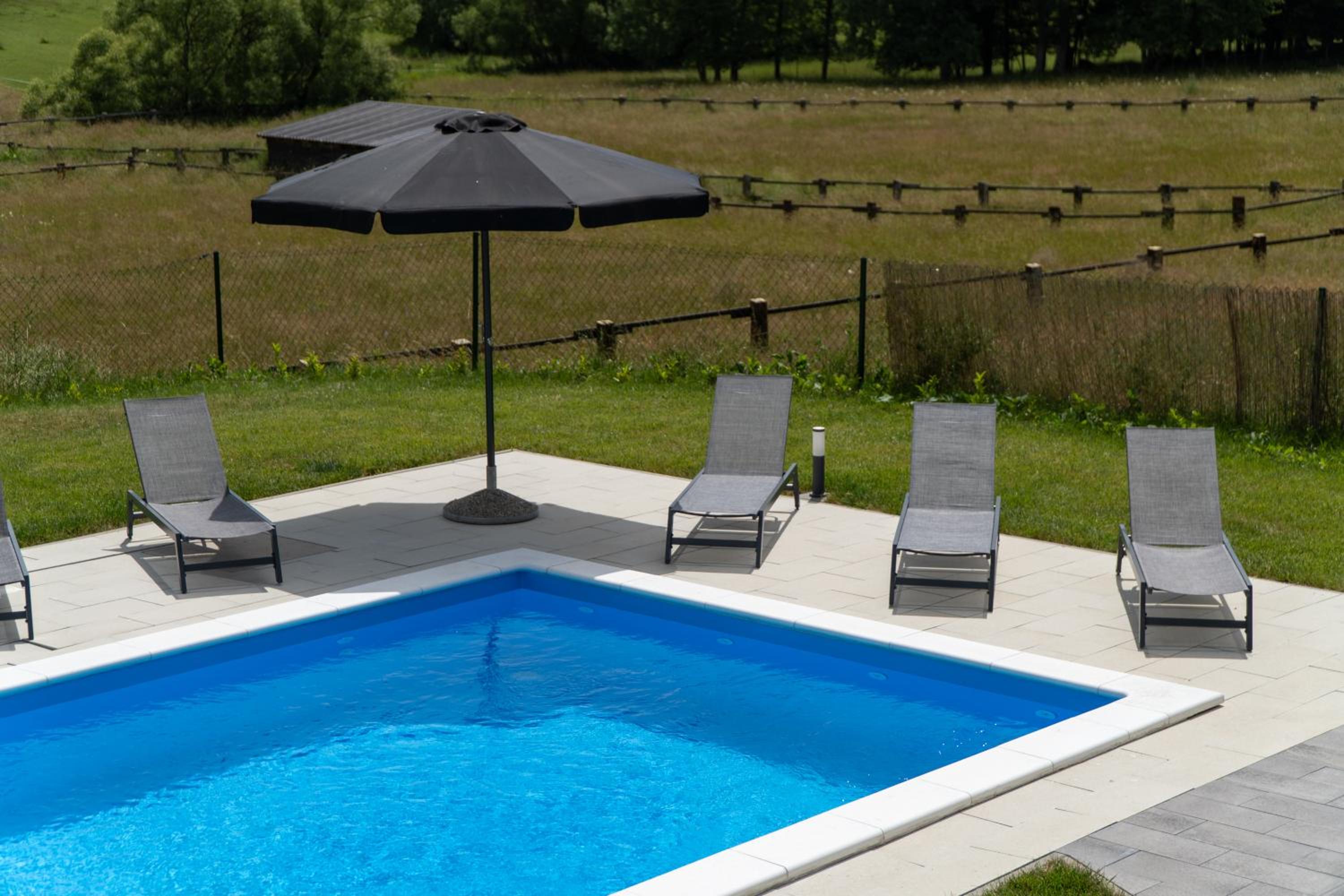 Villa with Private Pool - Photo 11