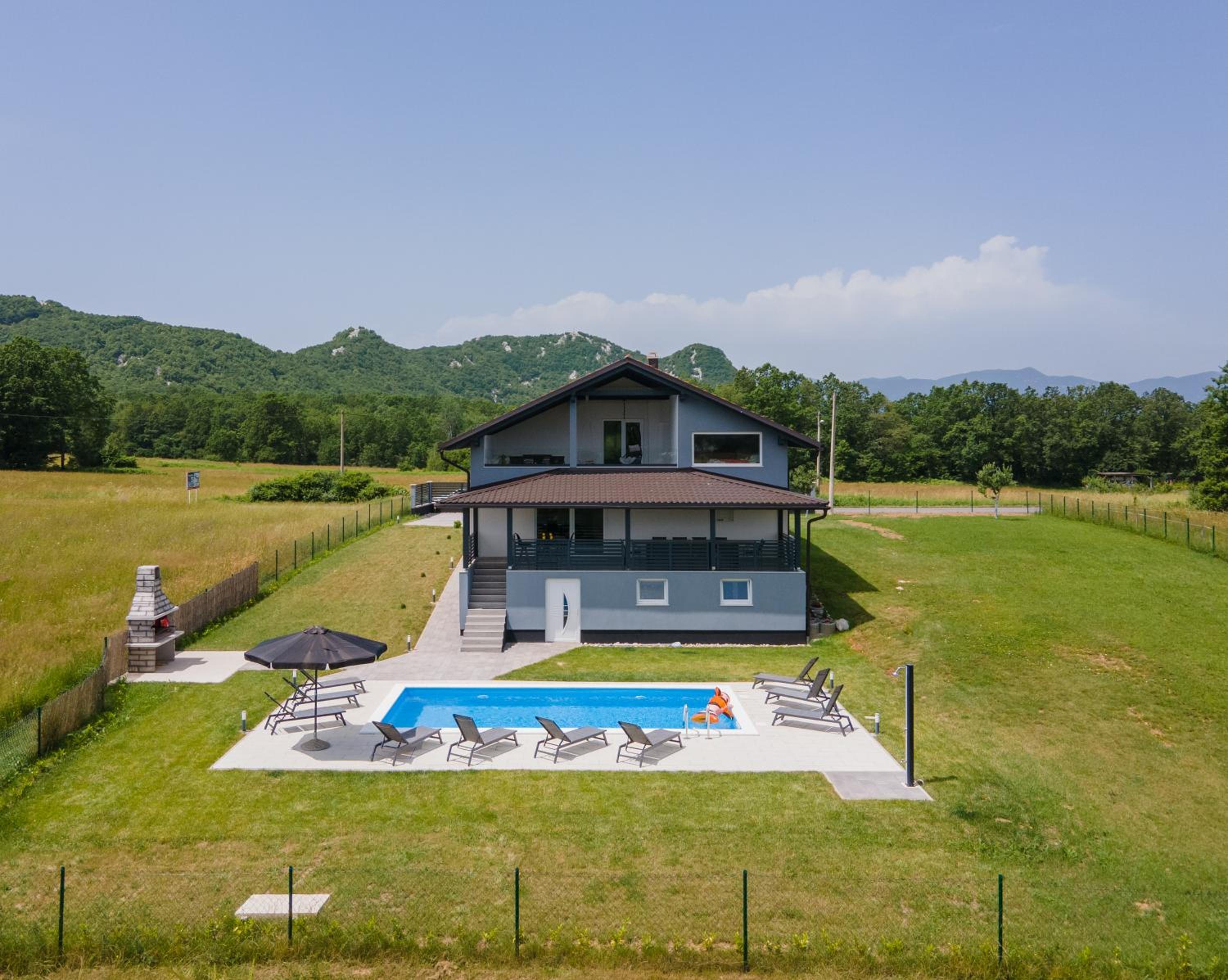 Villa with Private Pool - Photo 33