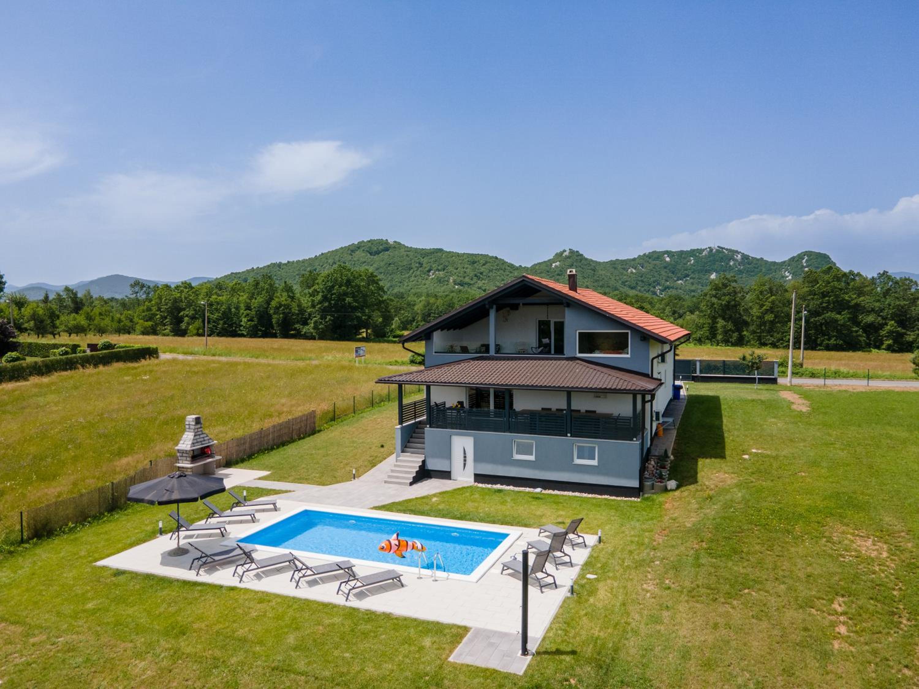 Villa with Private Pool - Photo 3