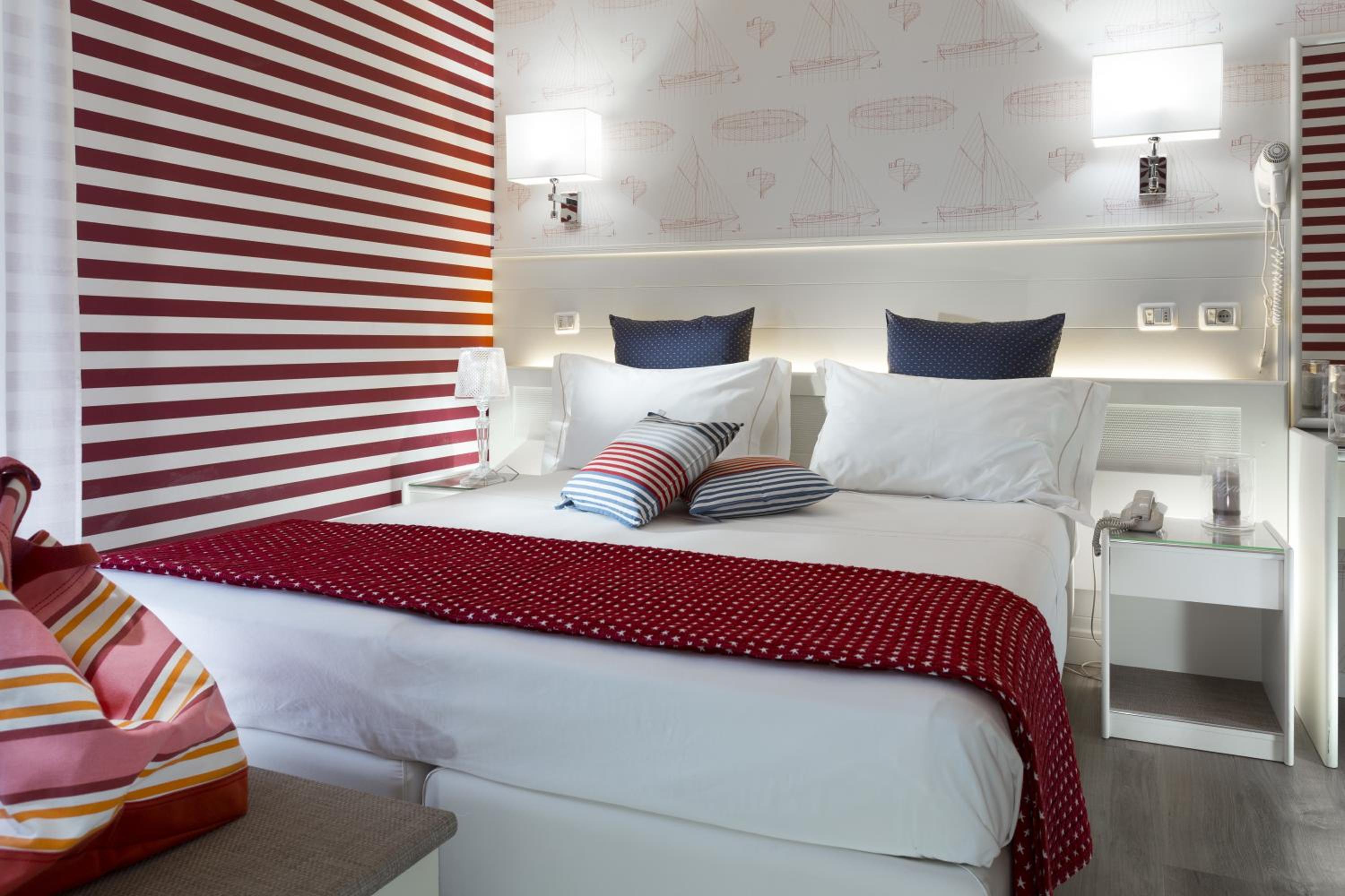 Deluxe Quadruple Room with Balcony photo 3