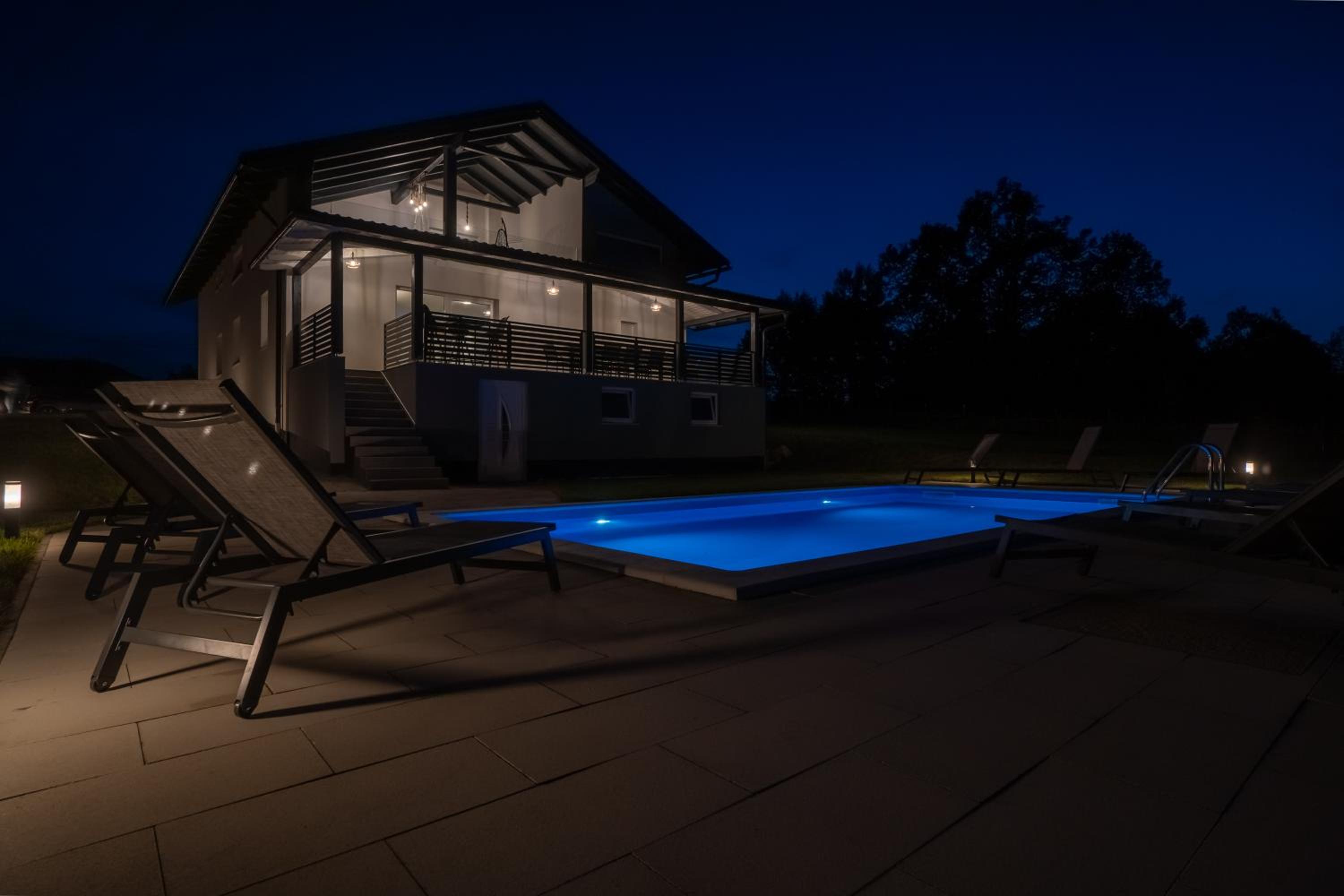 Villa with Private Pool - Photo 62